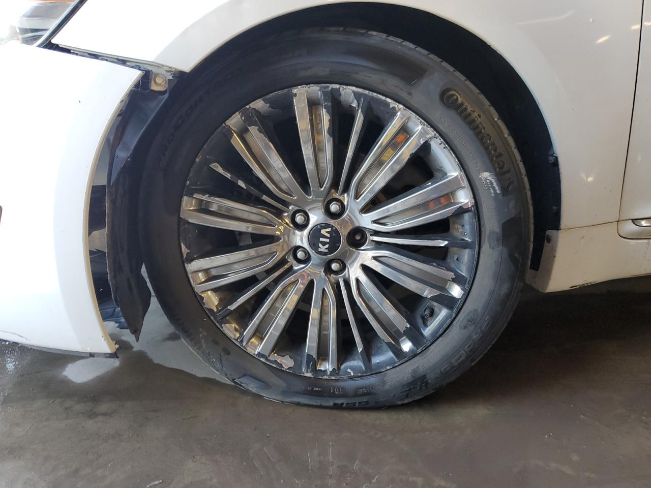 2014 Kia Cadenza Limited White vin: KNALN4D76E5149176 Damage: Left Front Wheel, Curb Rash, > 12 Inches