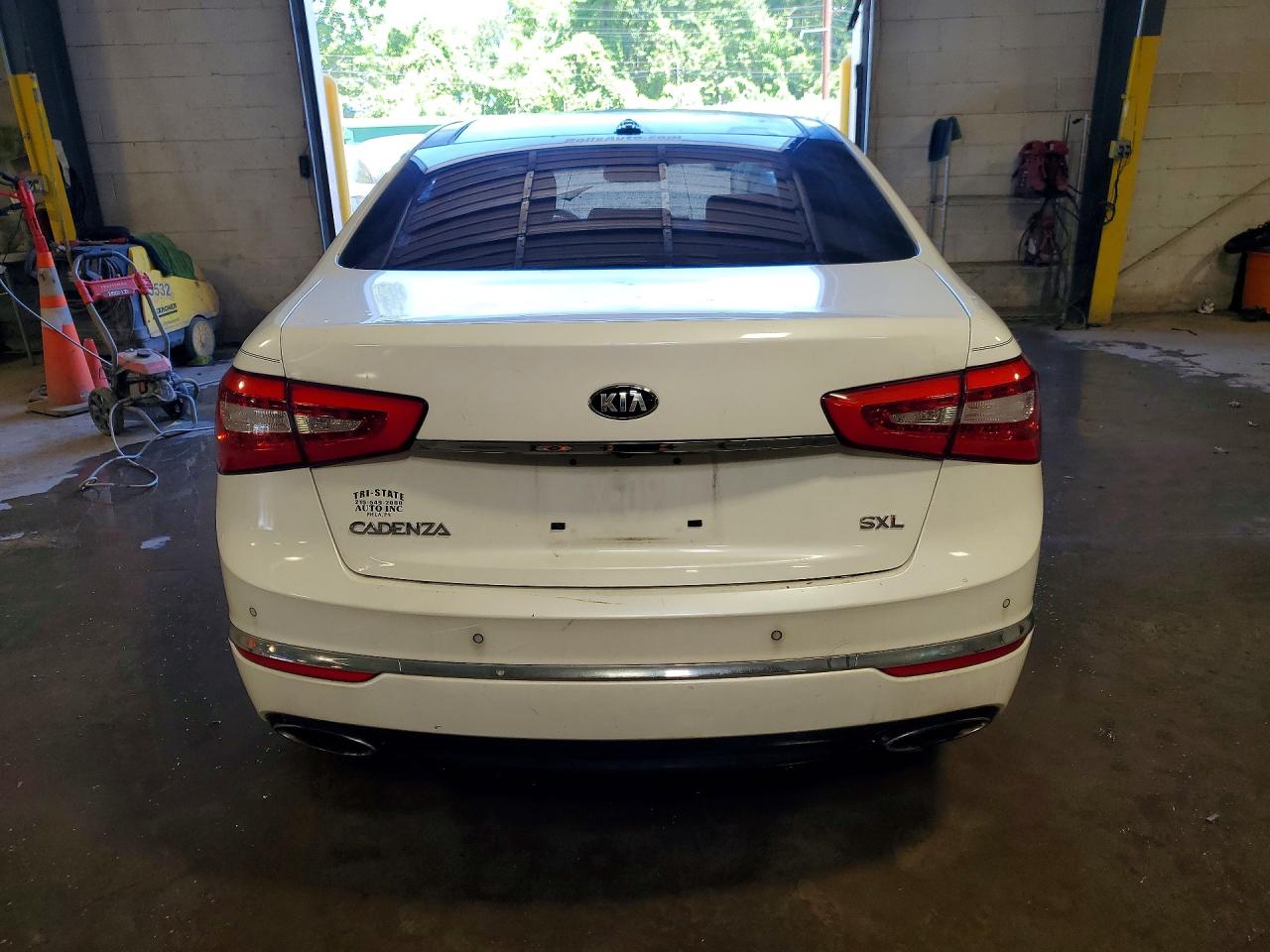 2014 Kia Cadenza Limited White vin: KNALN4D76E5149176