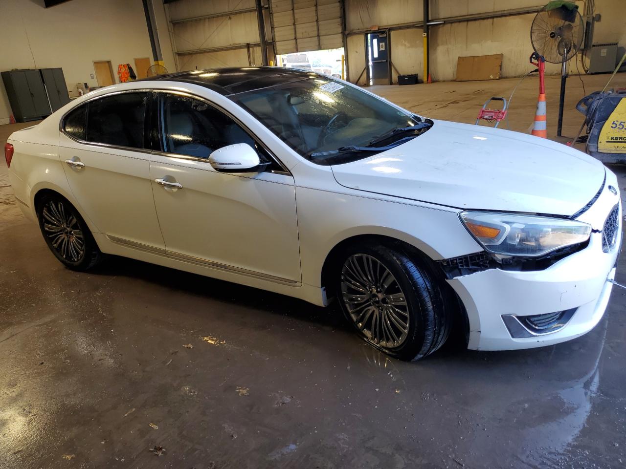 2014 Kia Cadenza Limited White vin: KNALN4D76E5149176 Damage: Right Front Tire, Flat, Repair Required