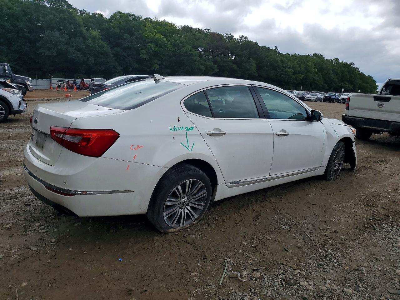 2015 Kia Cadenza Premium White vin: KNALN4D76F5168358