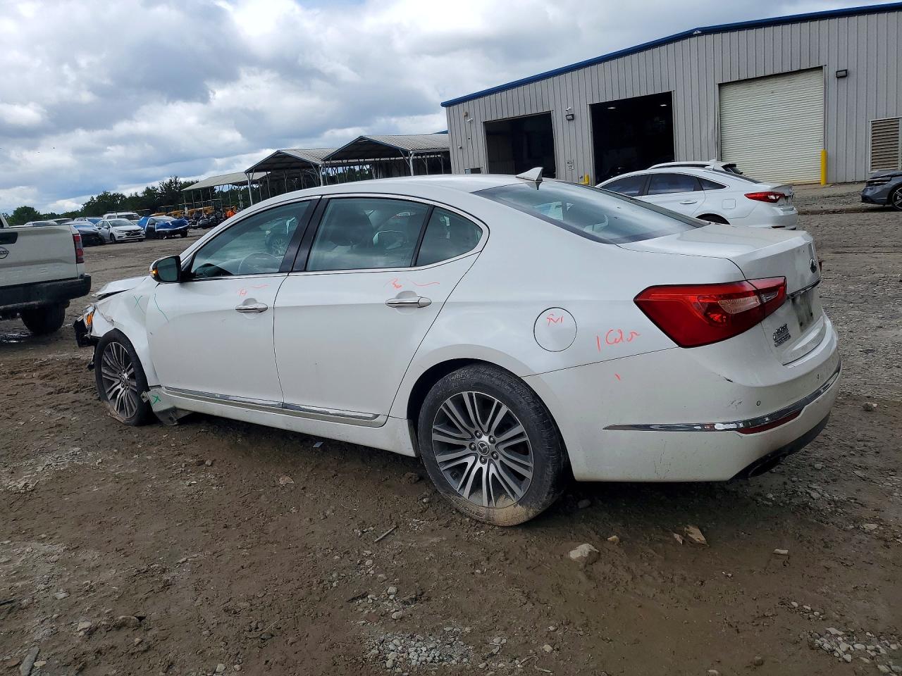 2015 Kia Cadenza Premium White vin: KNALN4D76F5168358