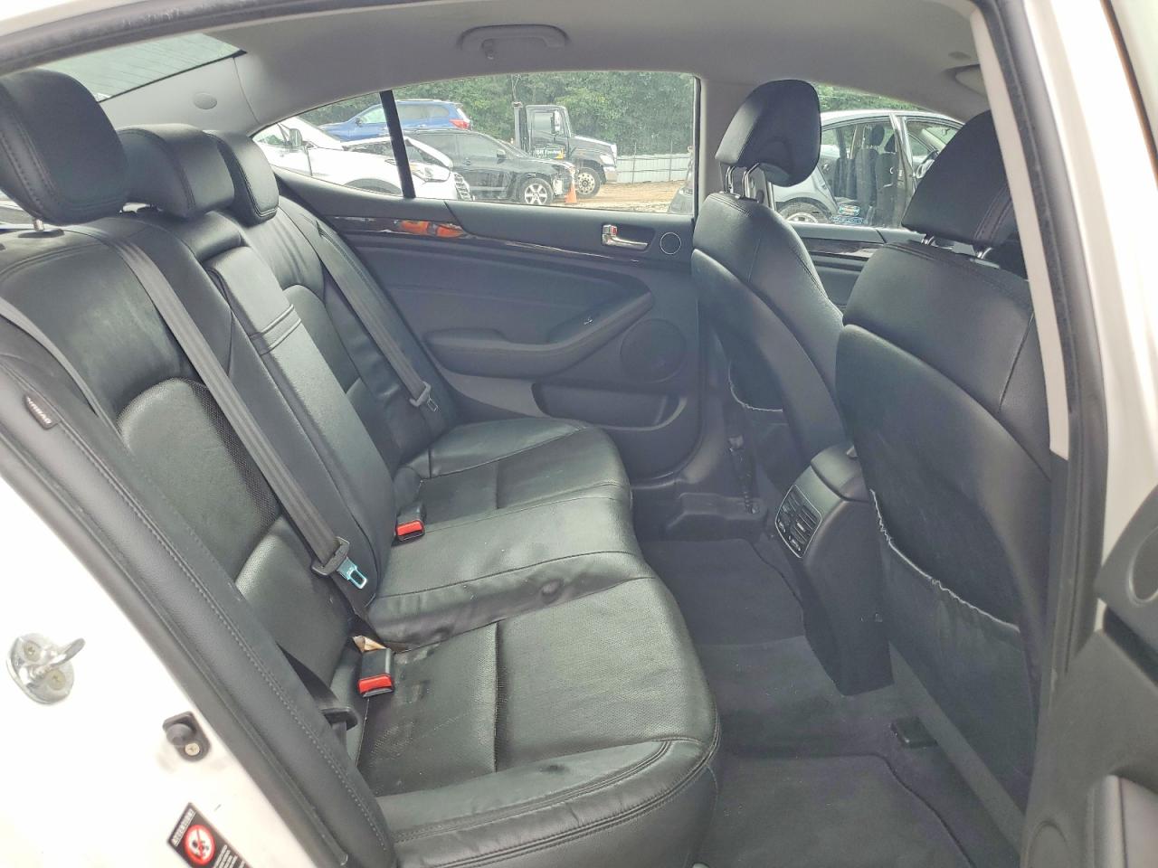 2015 Kia Cadenza Premium White vin: KNALN4D76F5168358