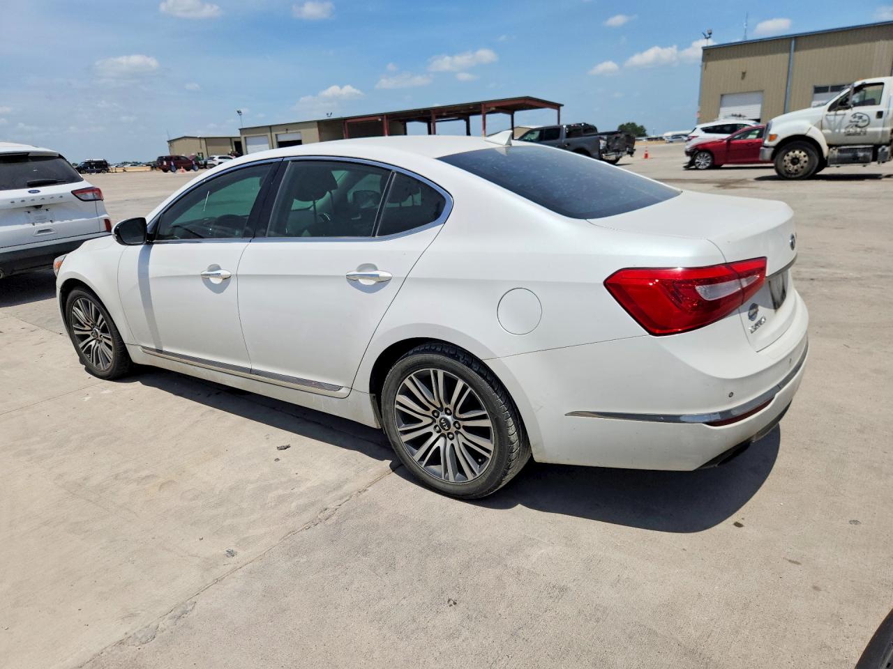 2014 Kia Cadenza Premium White vin: KNALN4D77E5119295
