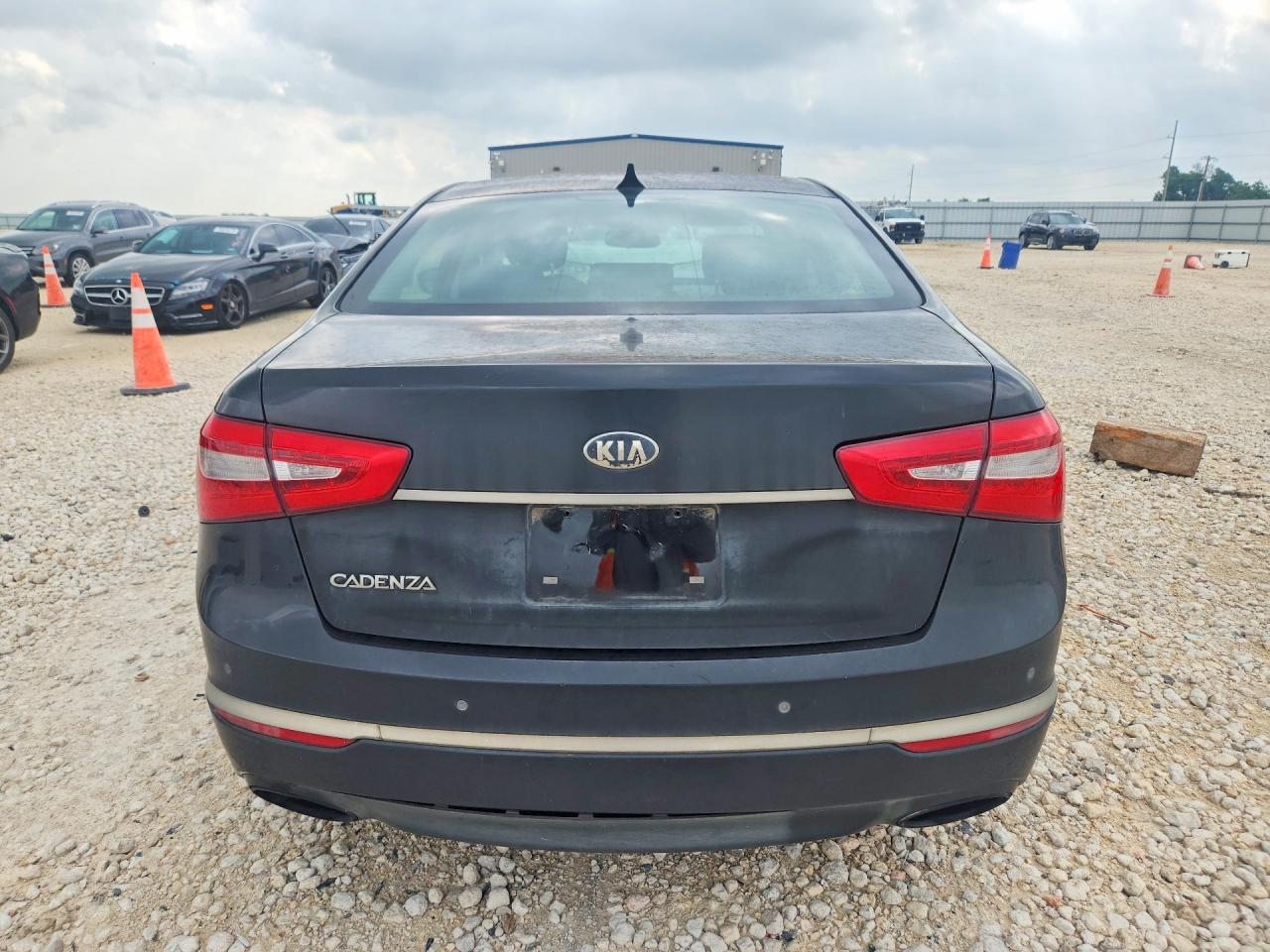 2014 Kia Cadenza Premium Black vin: KNALN4D77E5137845