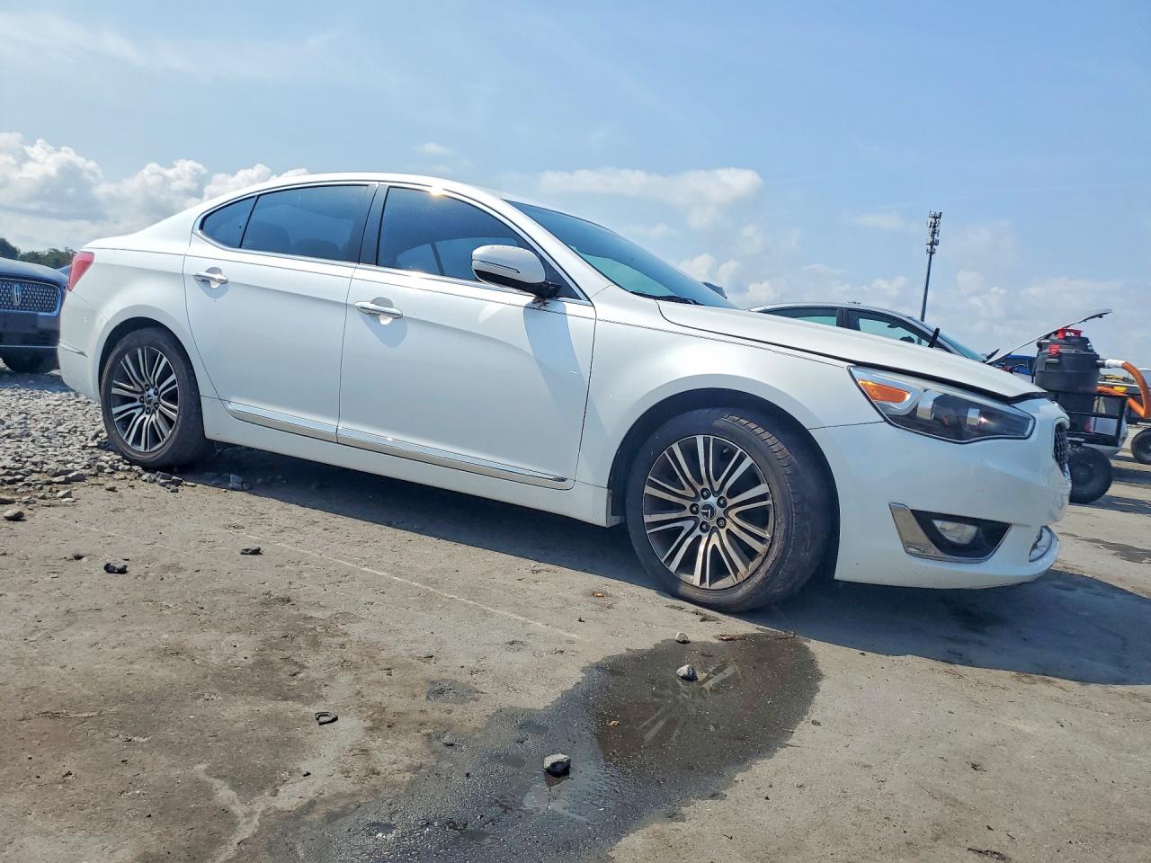 2014 Kia Cadenza Premium White vin: KNALN4D77E5144682