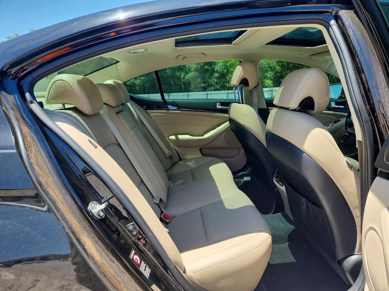 2014 Kia Cadenza Premium Black vin: KNALN4D78E5135103