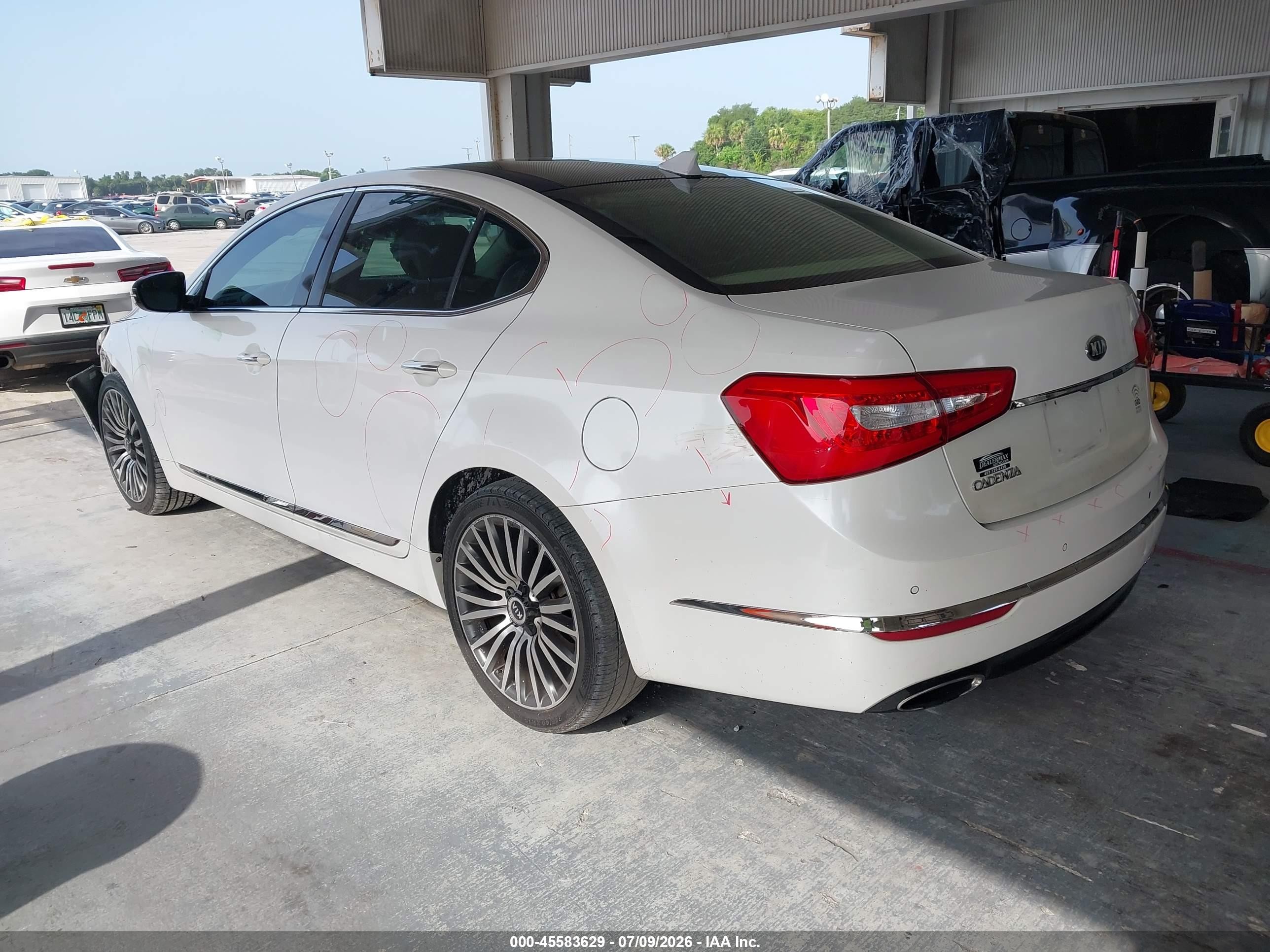 2015 Kia Cadenza Premium White vin: KNALN4D78F5171388