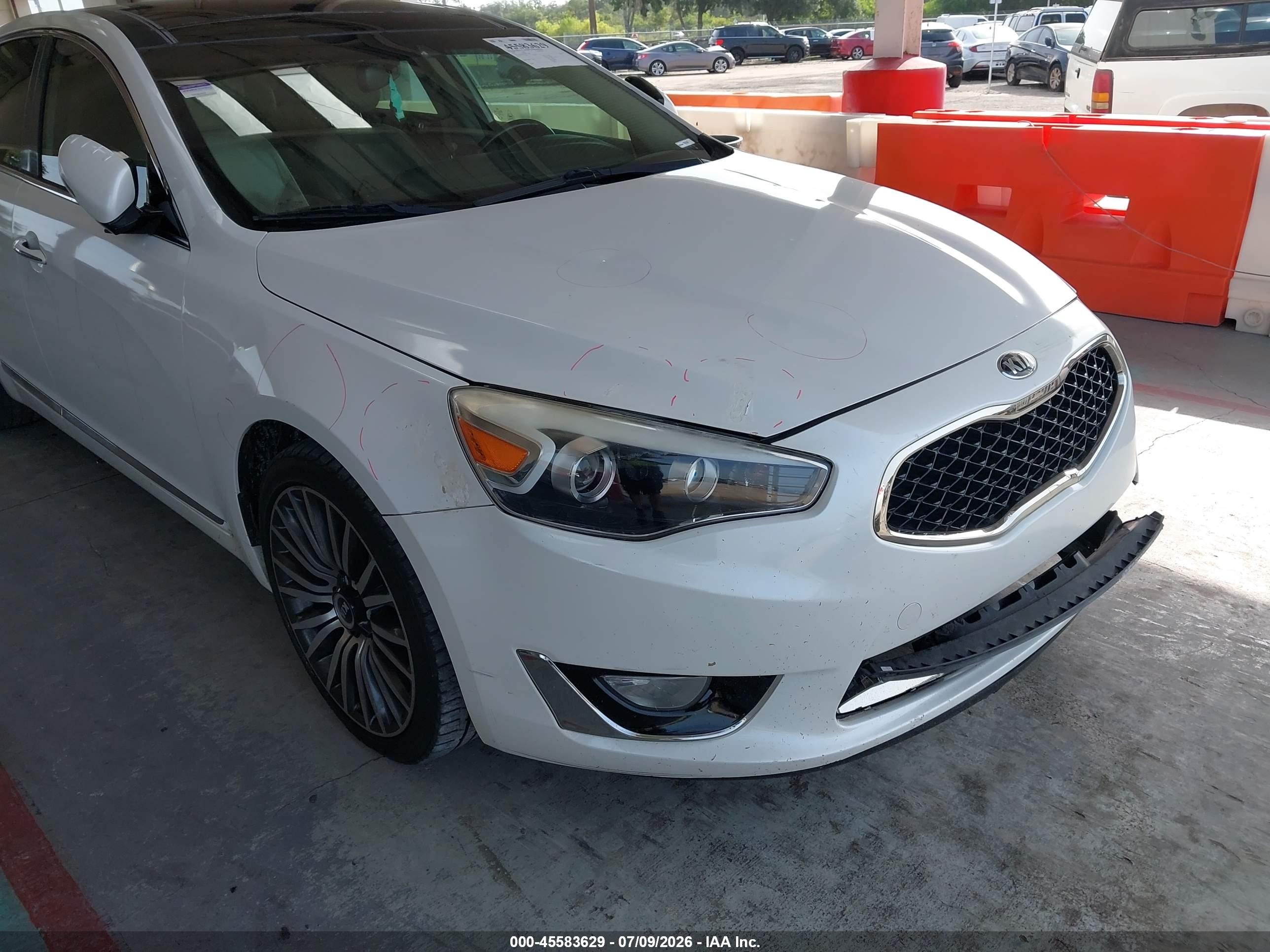 2015 Kia Cadenza Premium White vin: KNALN4D78F5171388