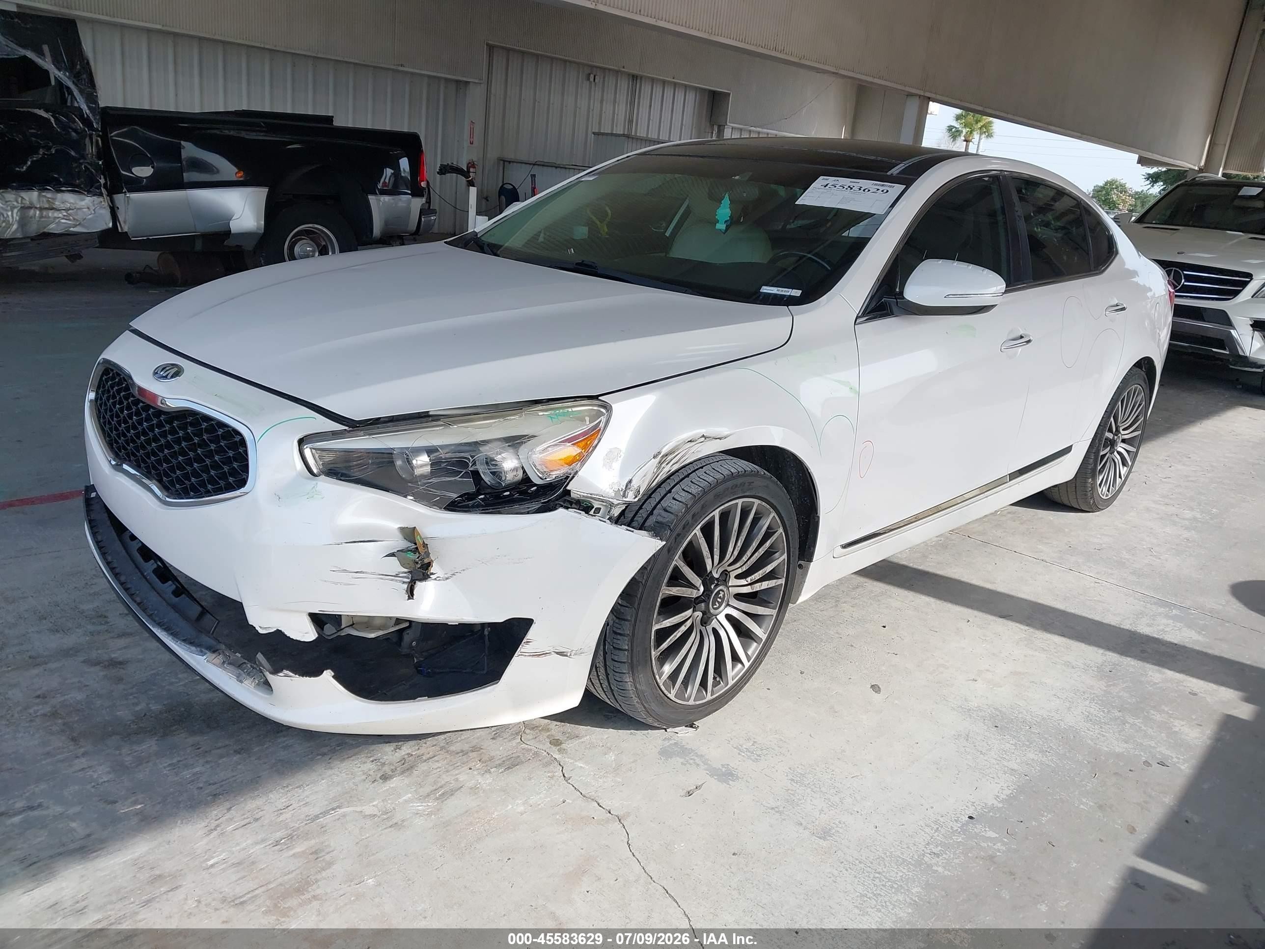 2015 Kia Cadenza Premium White vin: KNALN4D78F5171388