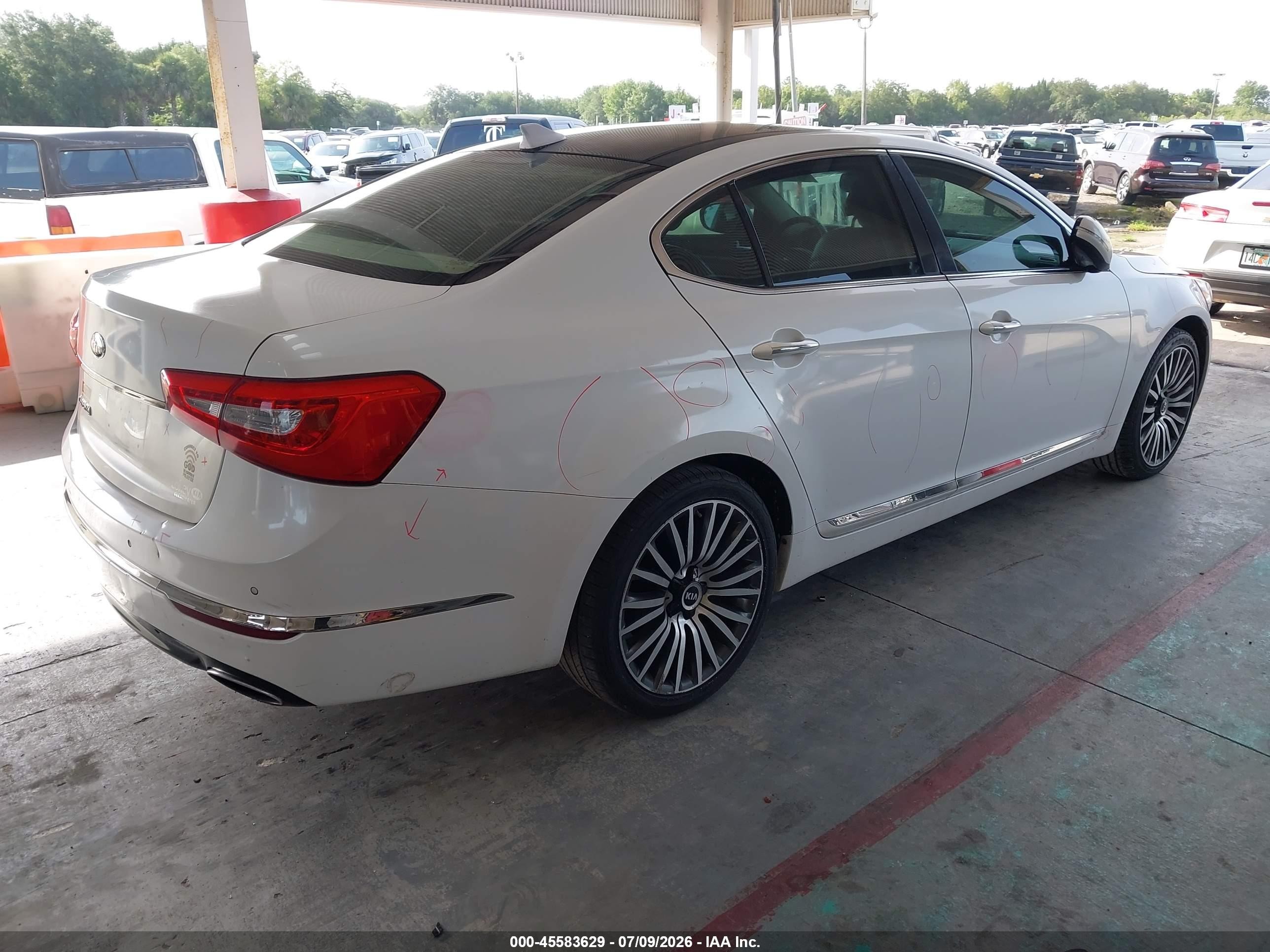 2015 Kia Cadenza Premium White vin: KNALN4D78F5171388