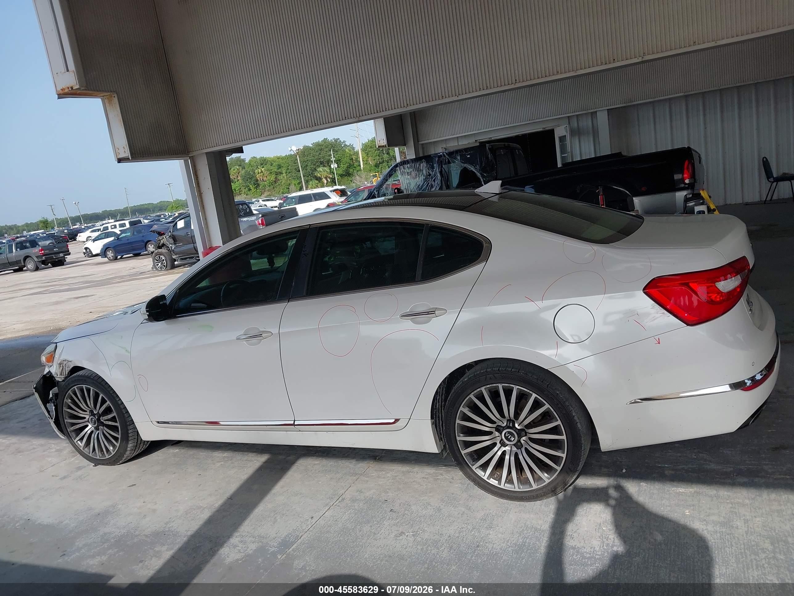 2015 Kia Cadenza Premium White vin: KNALN4D78F5171388