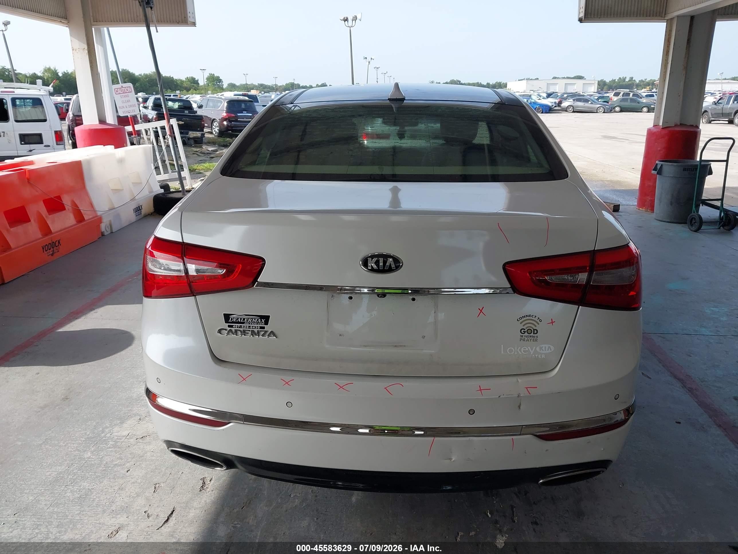 2015 Kia Cadenza Premium White vin: KNALN4D78F5171388