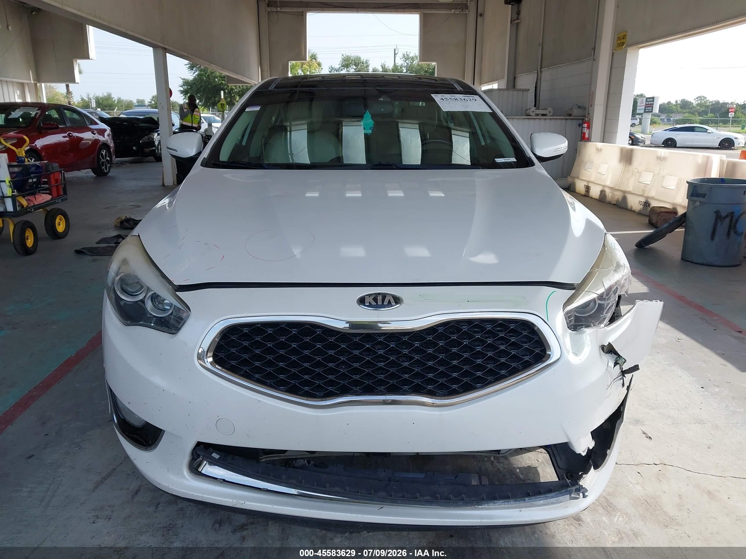 2015 Kia Cadenza Premium White vin: KNALN4D78F5171388