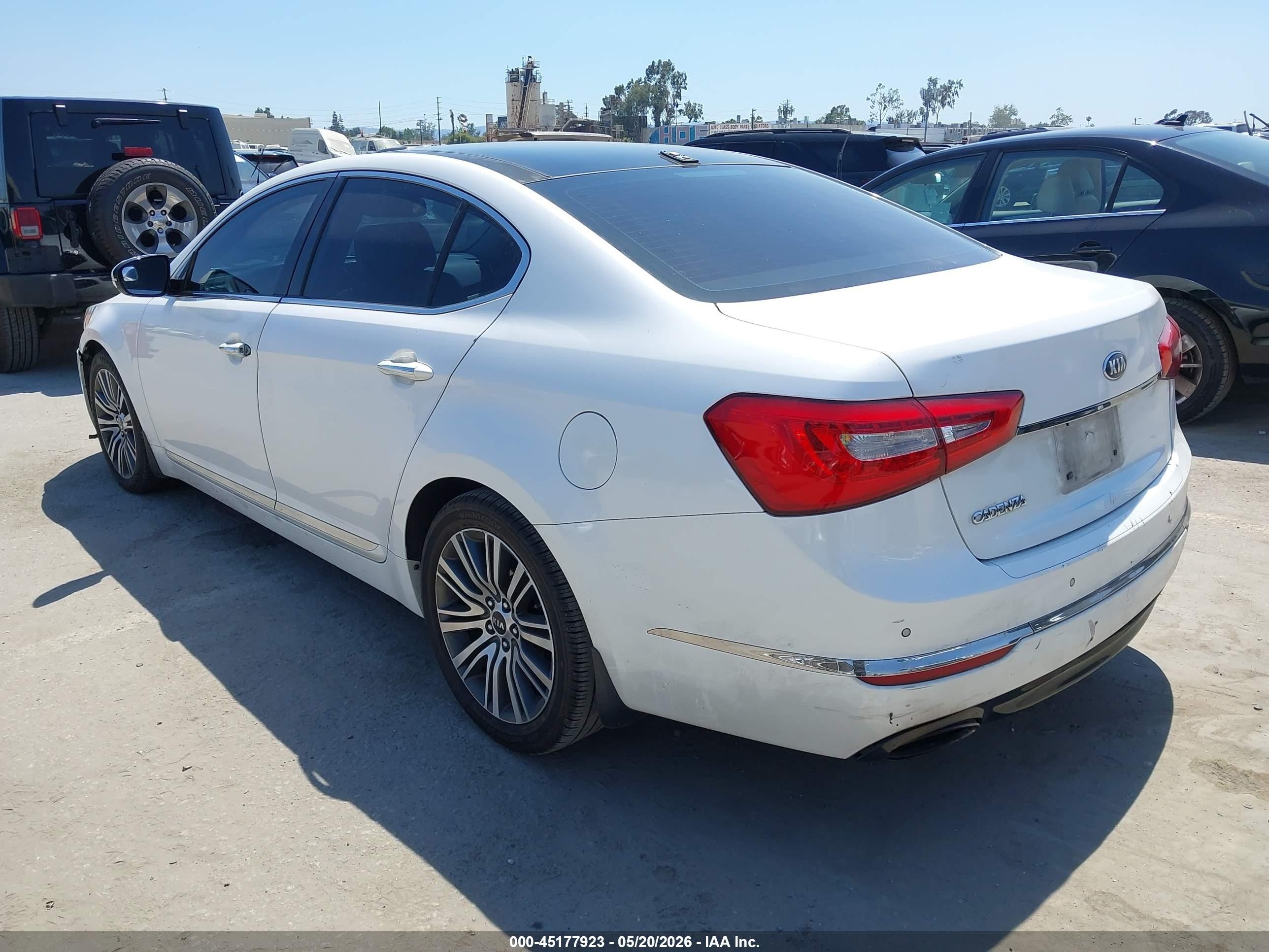 2014 Kia Cadenza Premium White vin: KNALN4D79E5126412