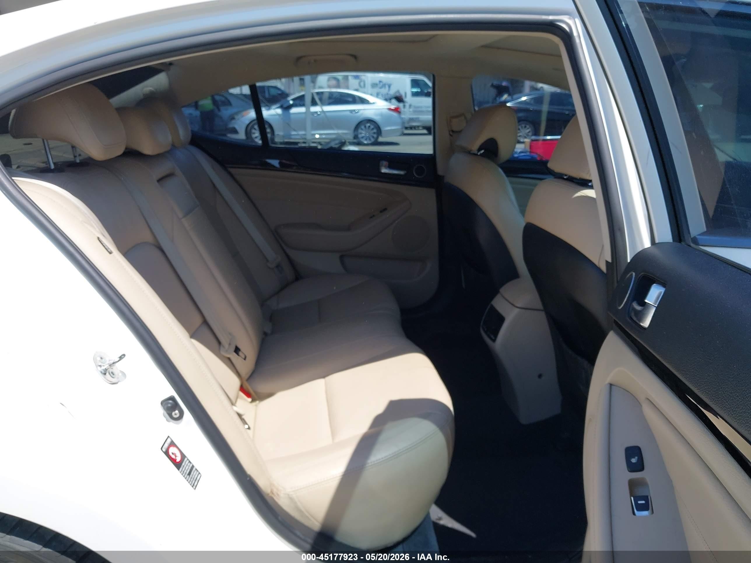 2014 Kia Cadenza Premium White vin: KNALN4D79E5126412