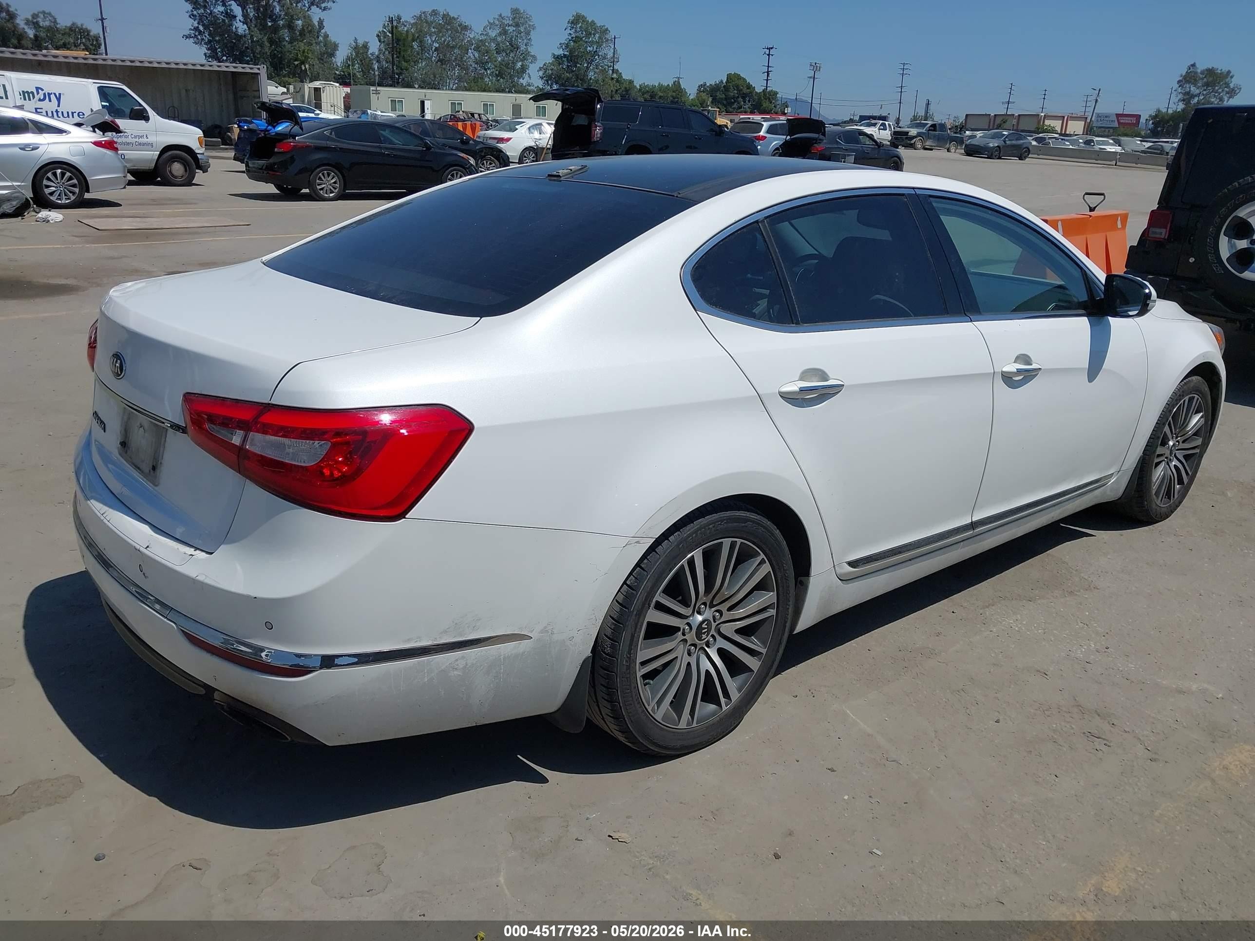 2014 Kia Cadenza Premium White vin: KNALN4D79E5126412