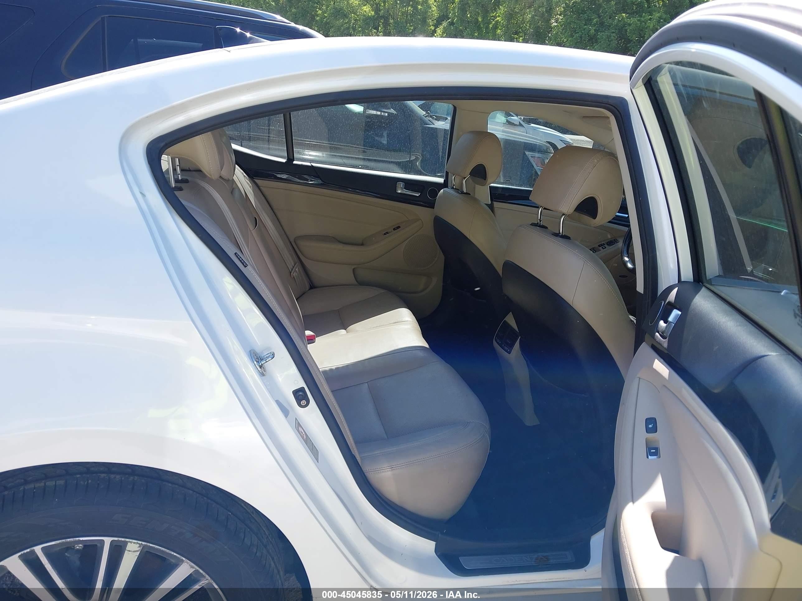 2014 Kia Cadenza Premium White vin: KNALN4D79E5151035