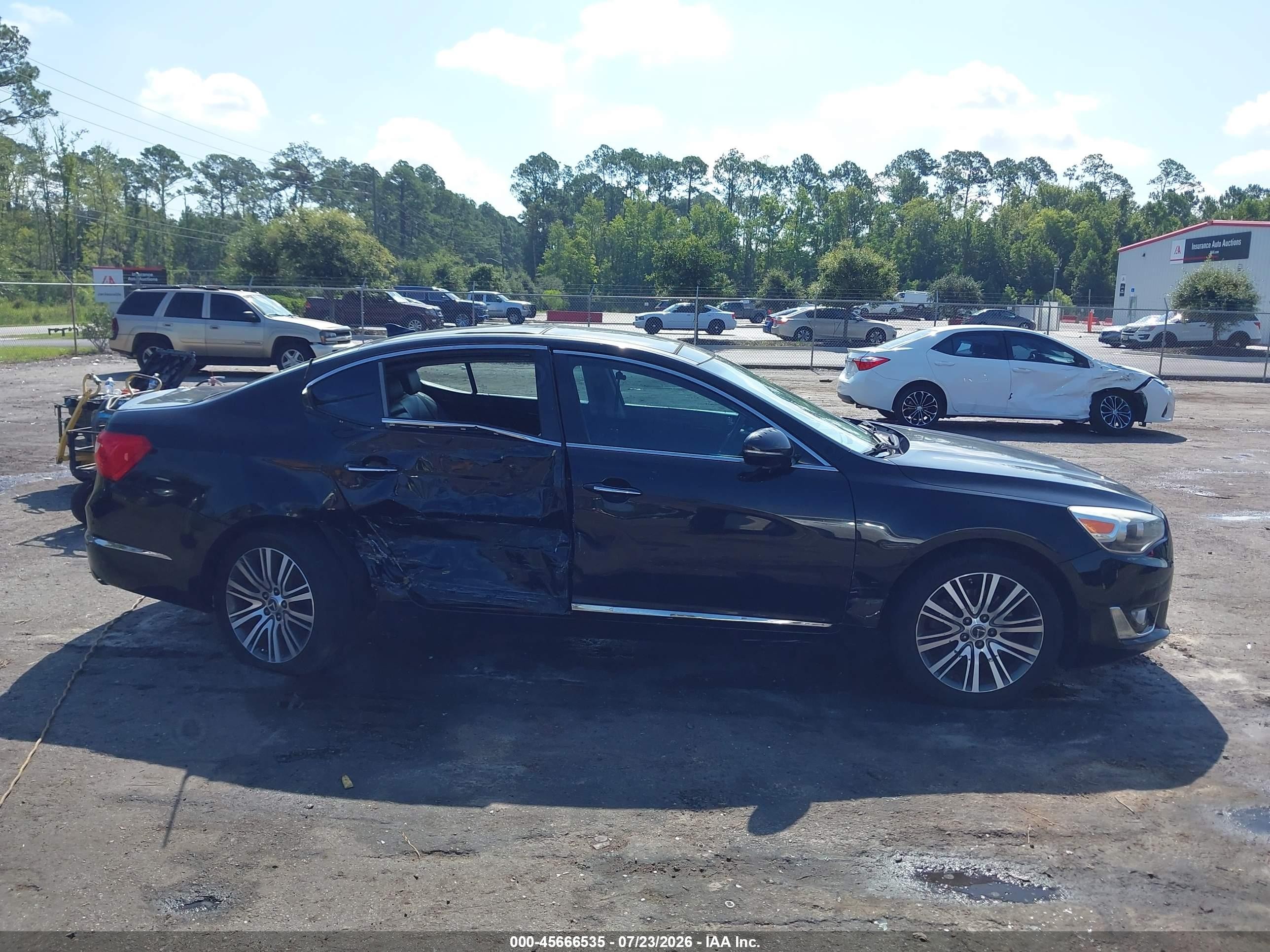 2014 Kia Cadenza Premium Black vin: KNALN4D79E5157398