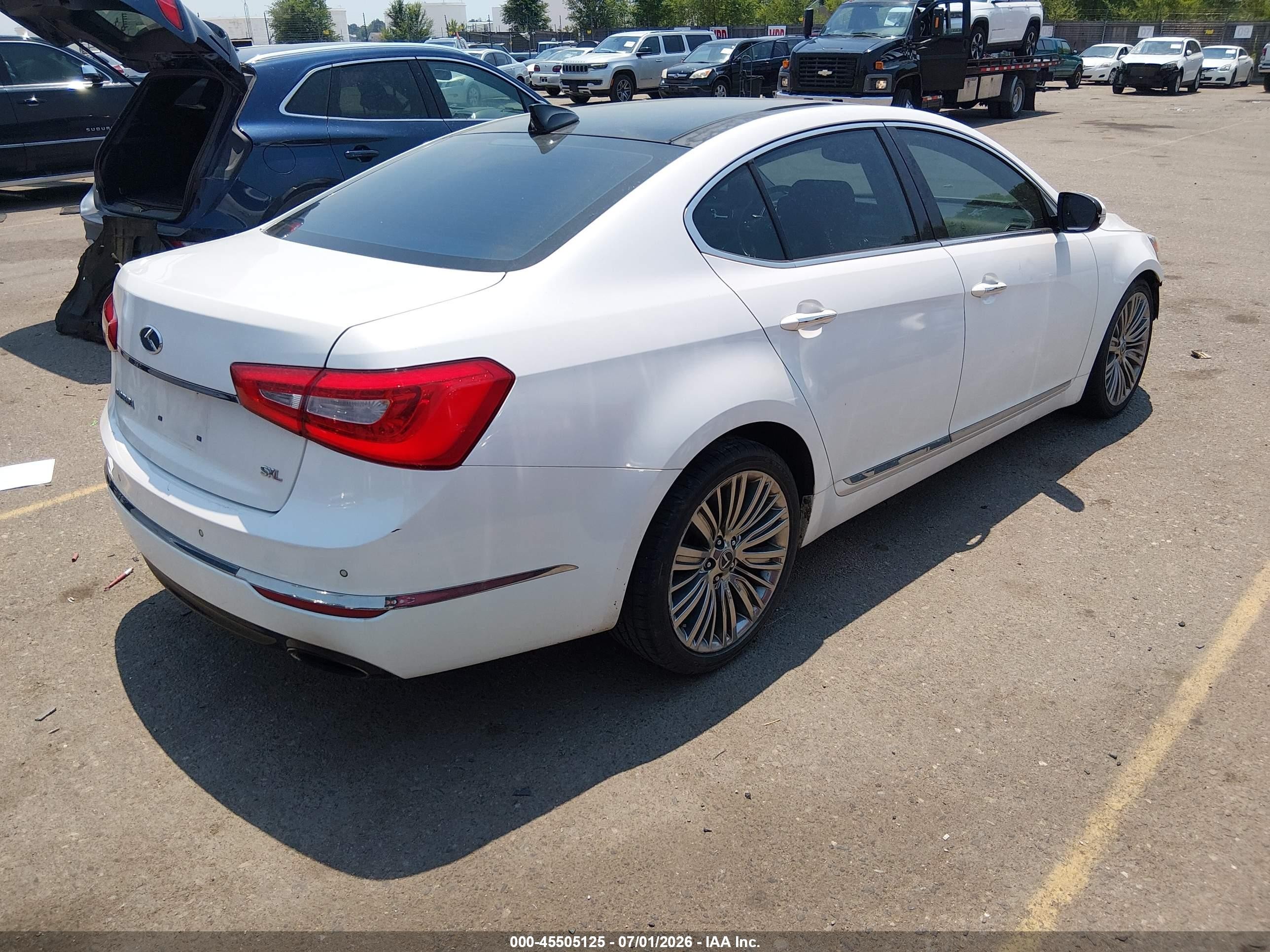 2014 Kia Cadenza Limited White vin: KNALN4D79E5162861