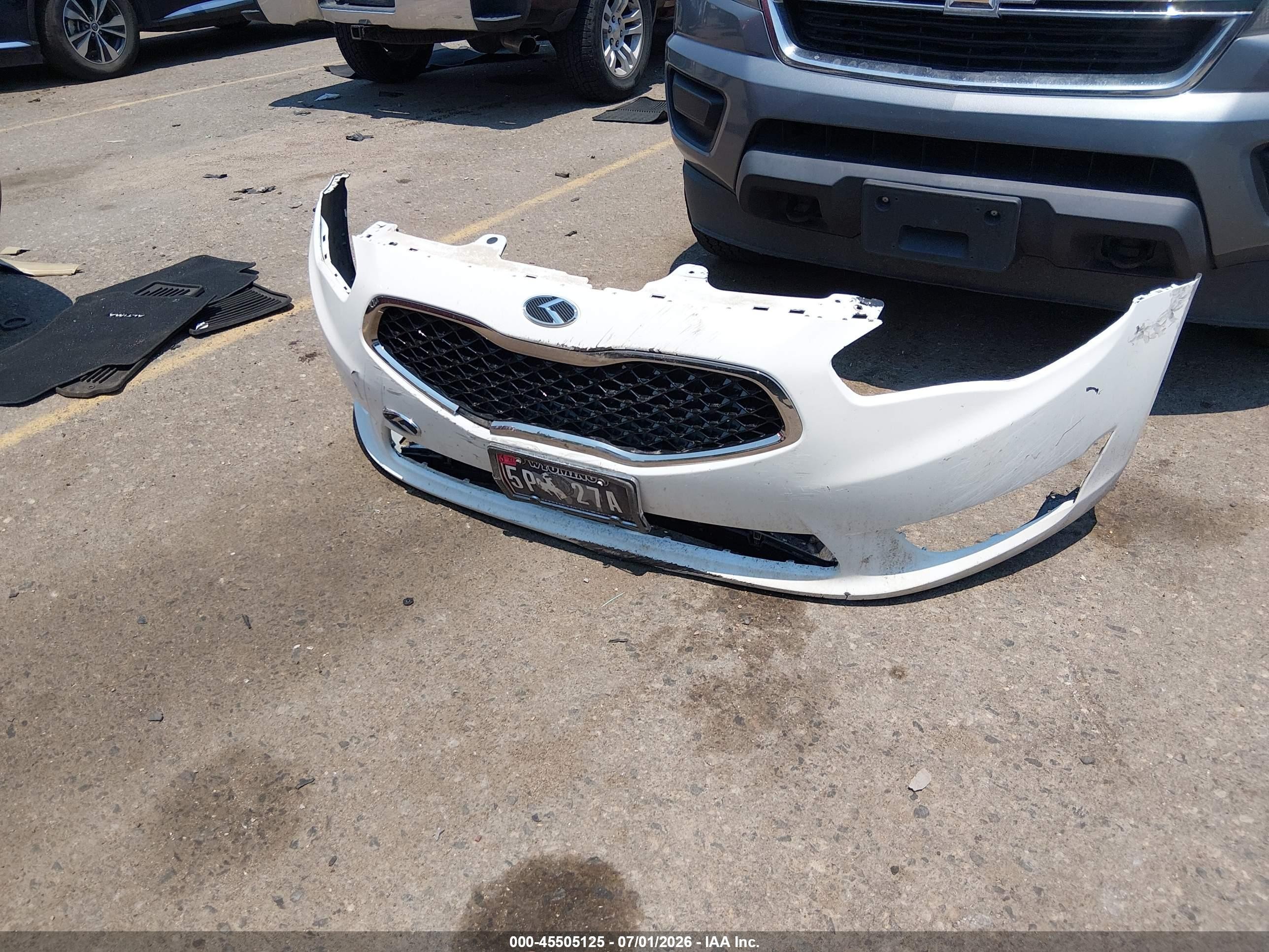 2014 Kia Cadenza Limited White vin: KNALN4D79E5162861
