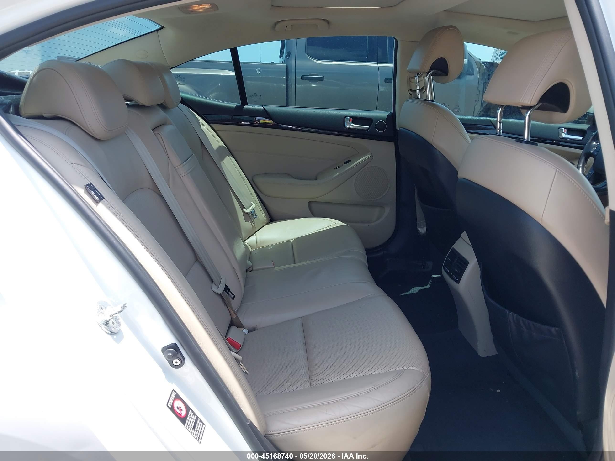 2014 Kia Cadenza Premium White vin: KNALN4D79E5167350