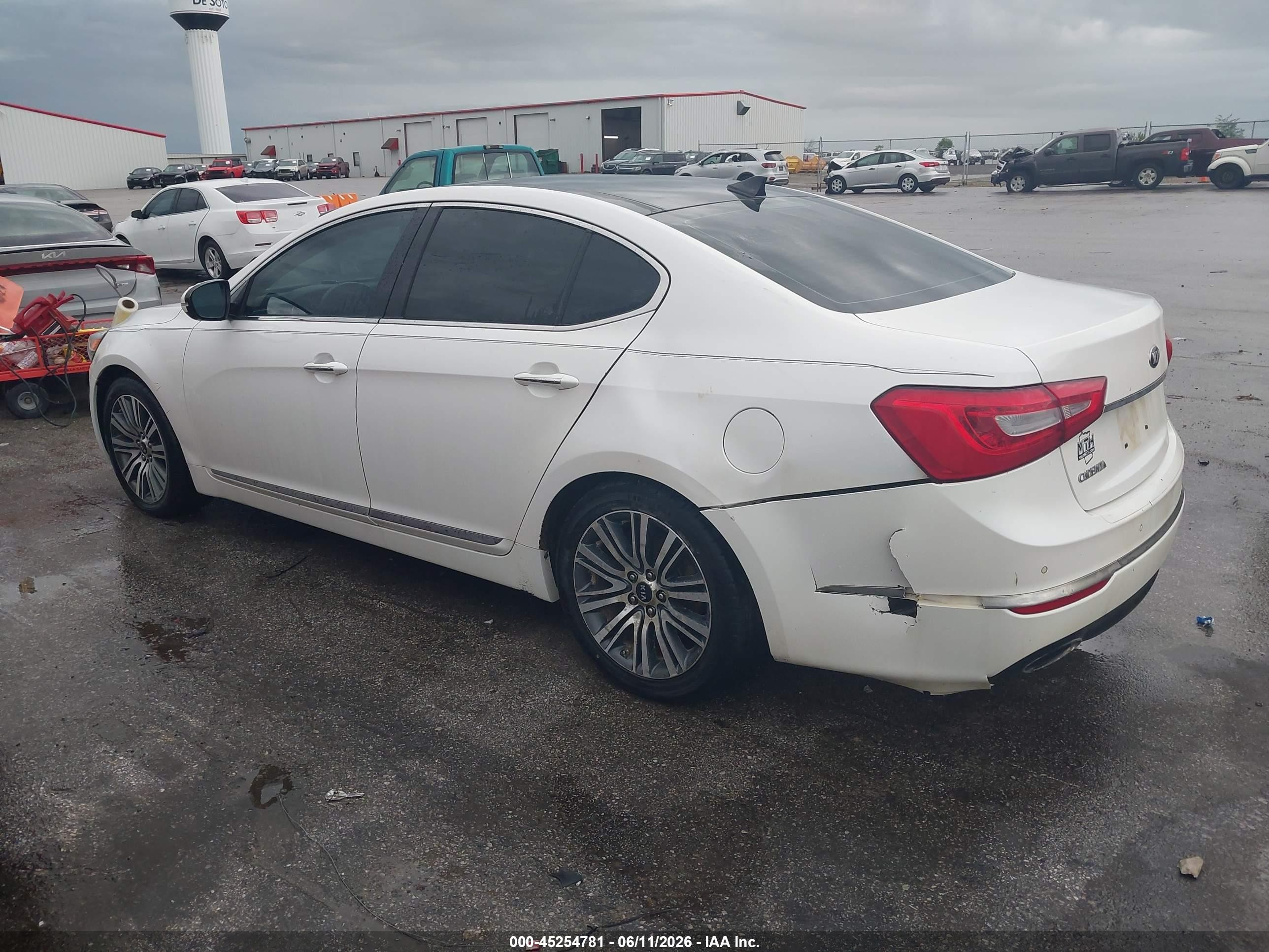 2014 Kia Cadenza Premium White vin: KNALN4D7XE5135099