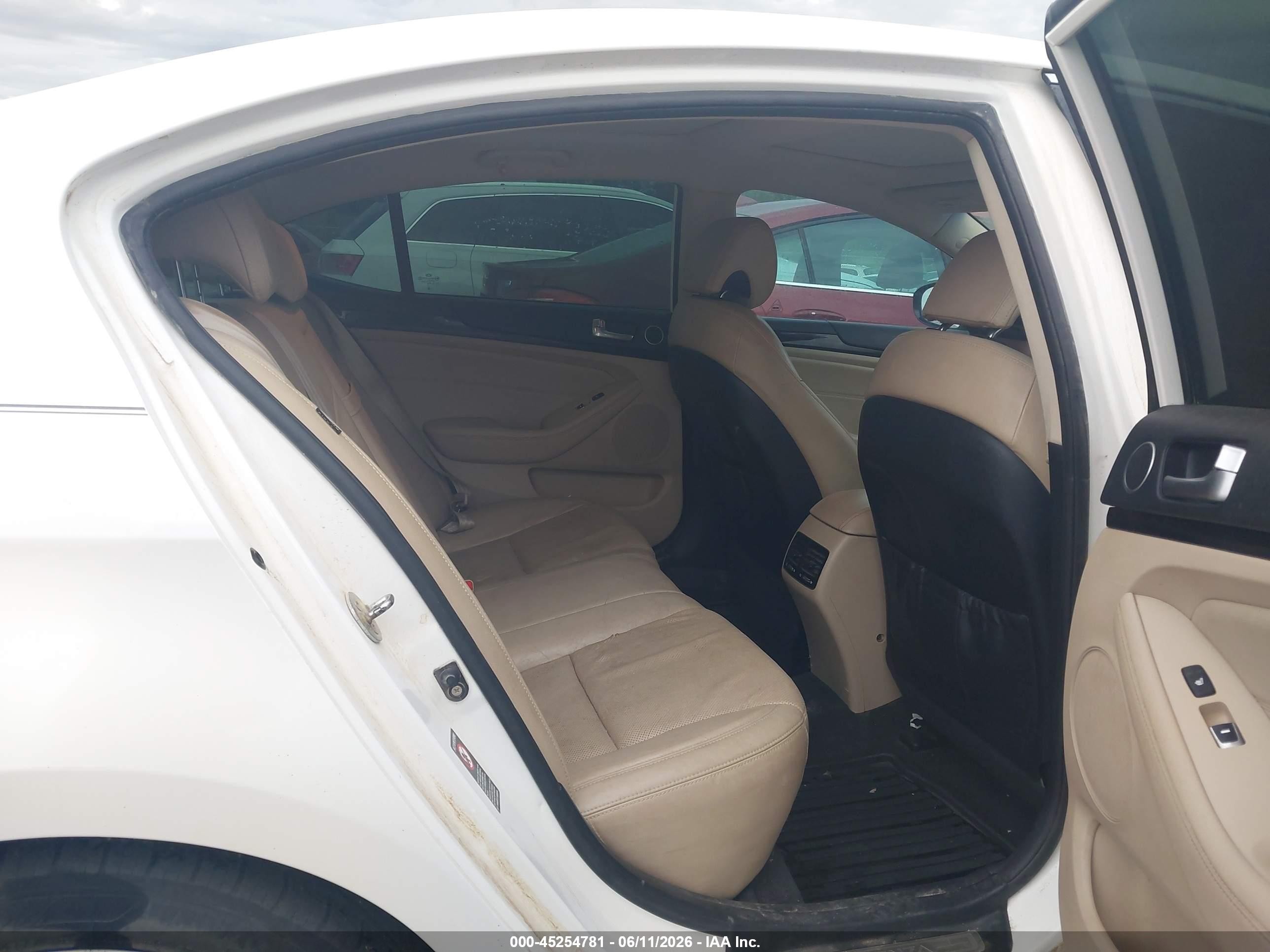 2014 Kia Cadenza Premium White vin: KNALN4D7XE5135099