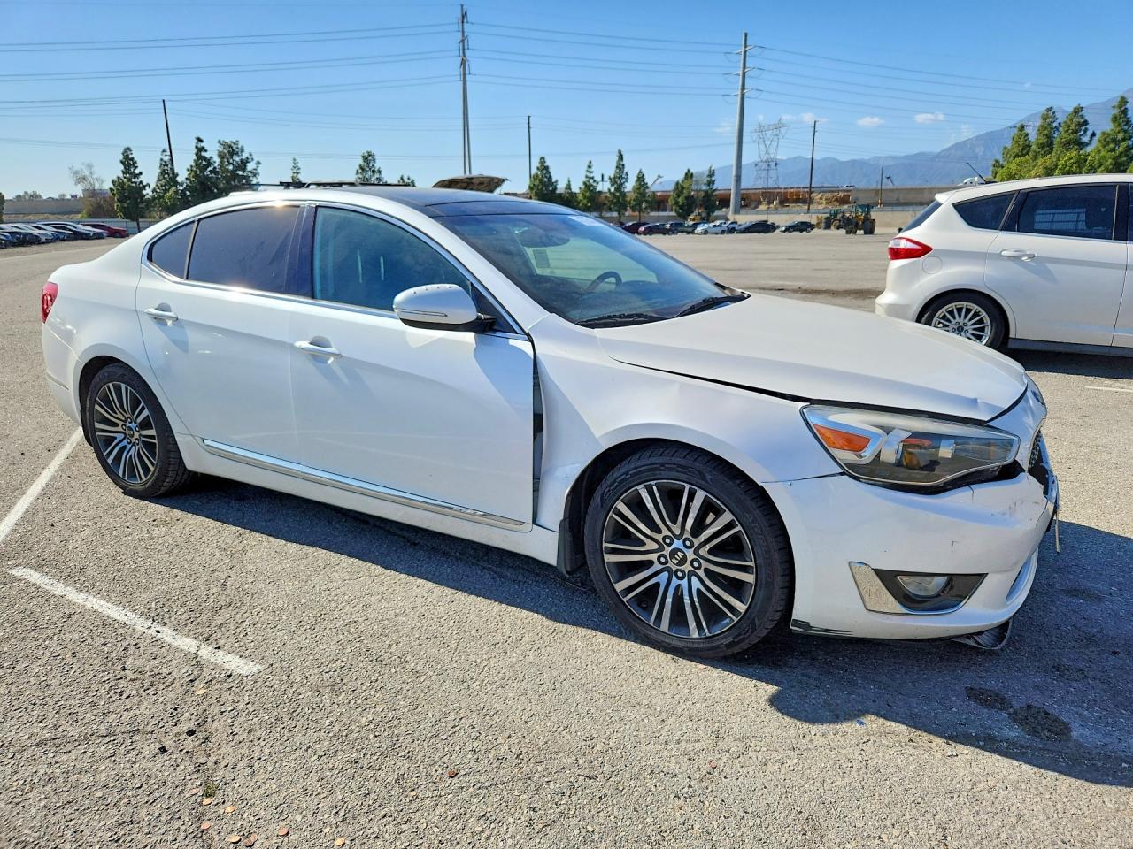 2014 Kia Cadenza Premium White vin: KNALN4D7XE5137662