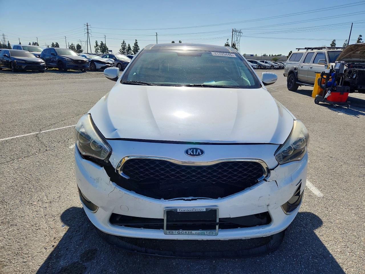 2014 Kia Cadenza Premium White vin: KNALN4D7XE5137662