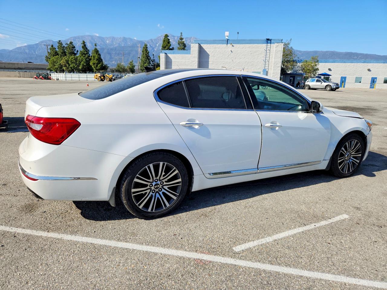 2014 Kia Cadenza Premium White vin: KNALN4D7XE5137662