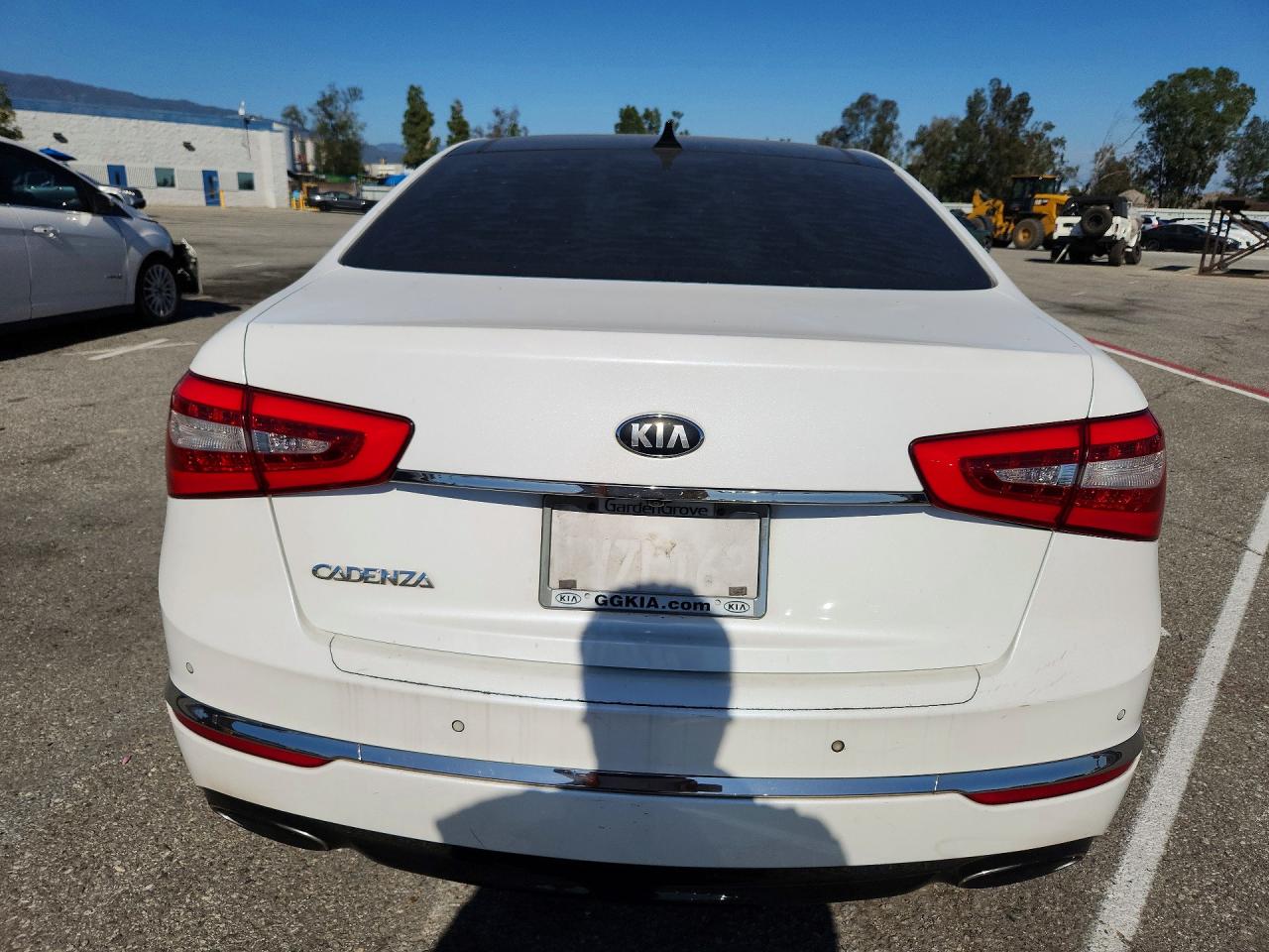2014 Kia Cadenza Premium White vin: KNALN4D7XE5137662