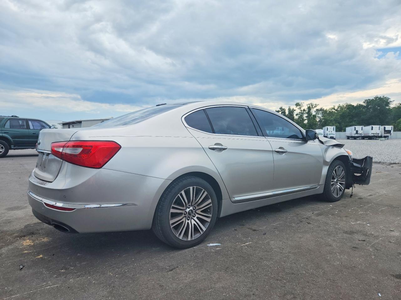 2014 Kia Cadenza Premium Silver vin: KNALN4D7XE5139864