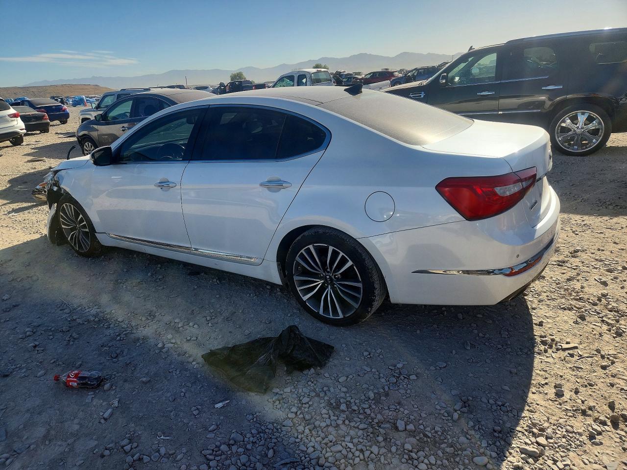 2014 Kia Cadenza Premium White vin: KNALN4D7XE5156034