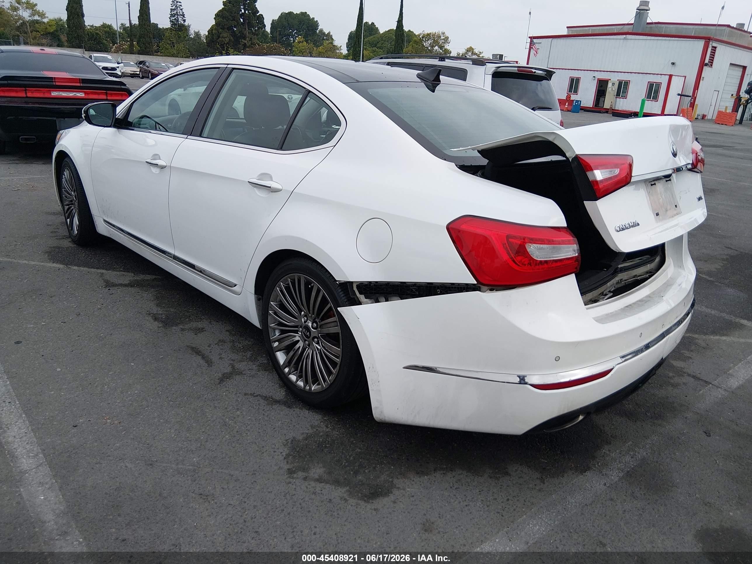 2014 Kia Cadenza Limited White vin: KNALN4D7XE5164571