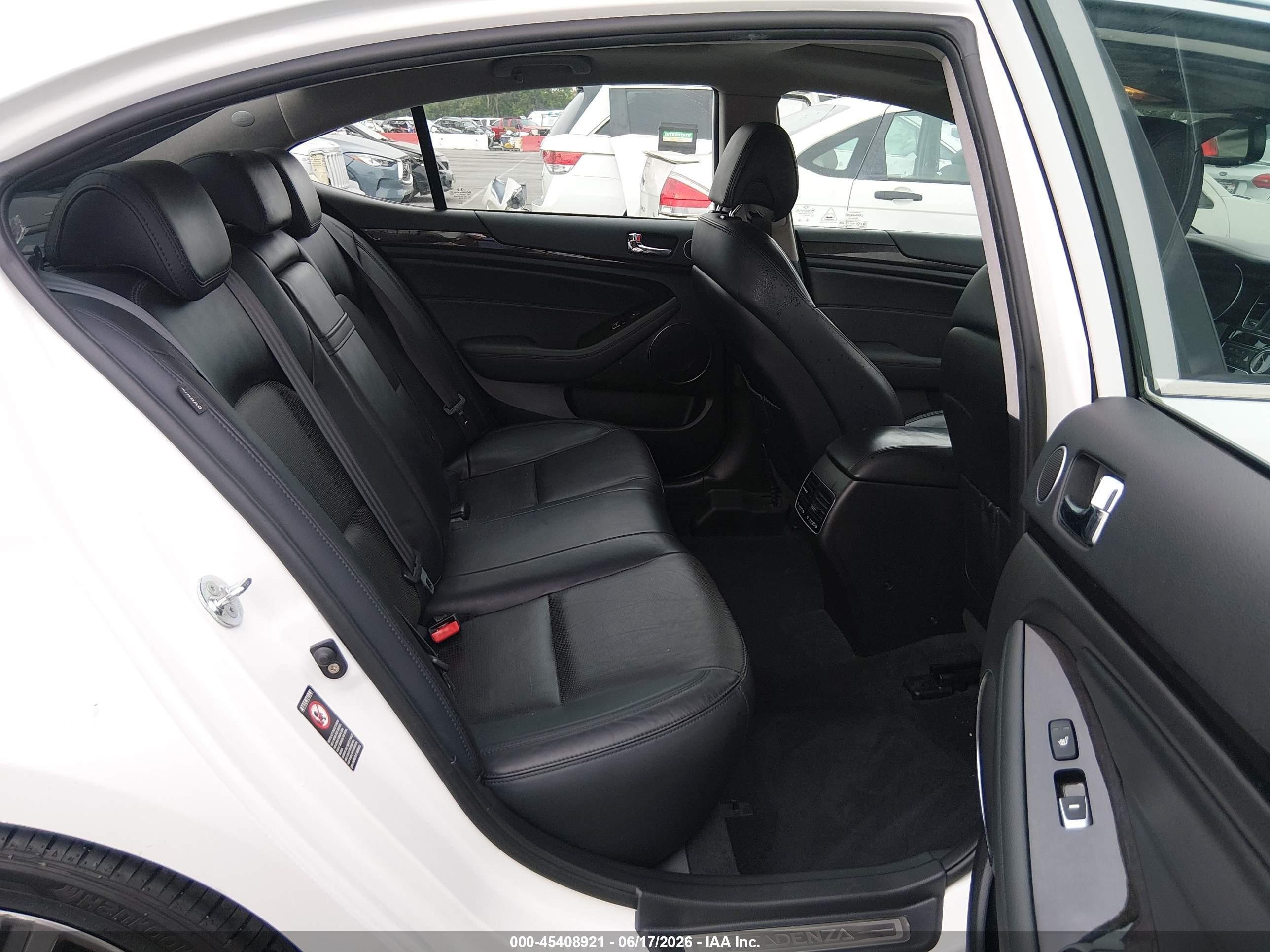 2014 Kia Cadenza Limited White vin: KNALN4D7XE5164571