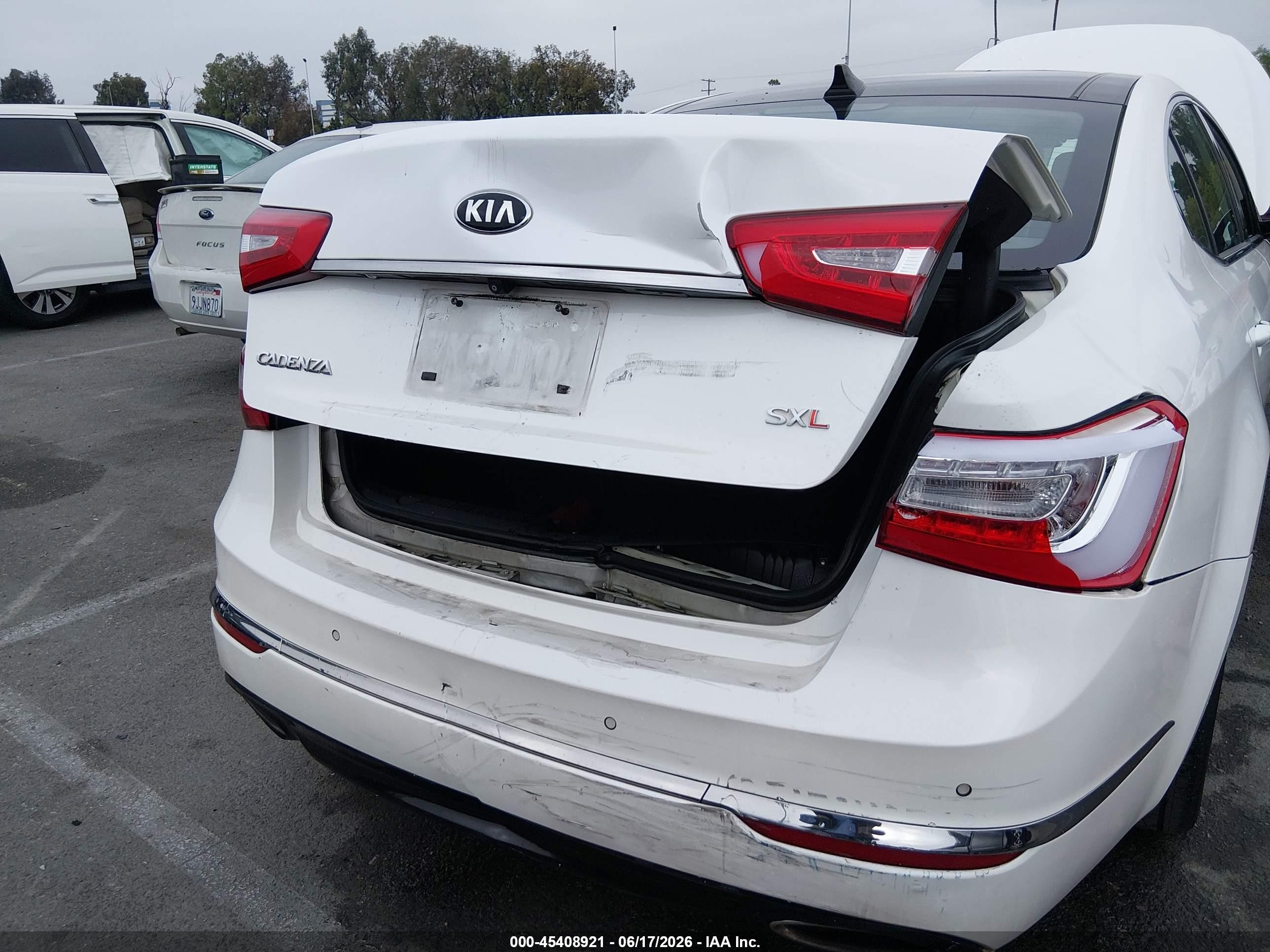 2014 Kia Cadenza Limited White vin: KNALN4D7XE5164571