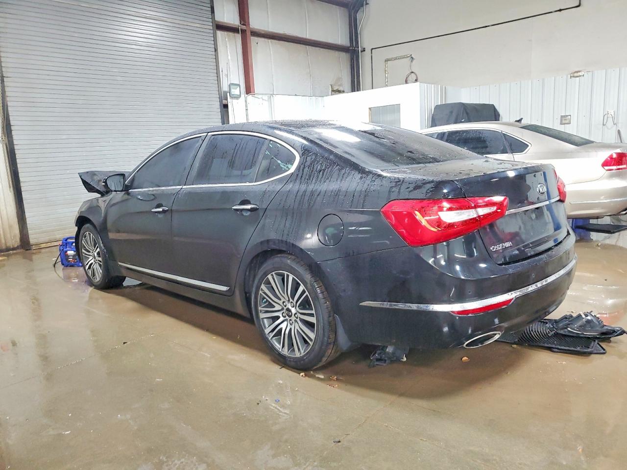 2015 Kia Cadenza Premium Black vin: KNALN4D7XF5176768