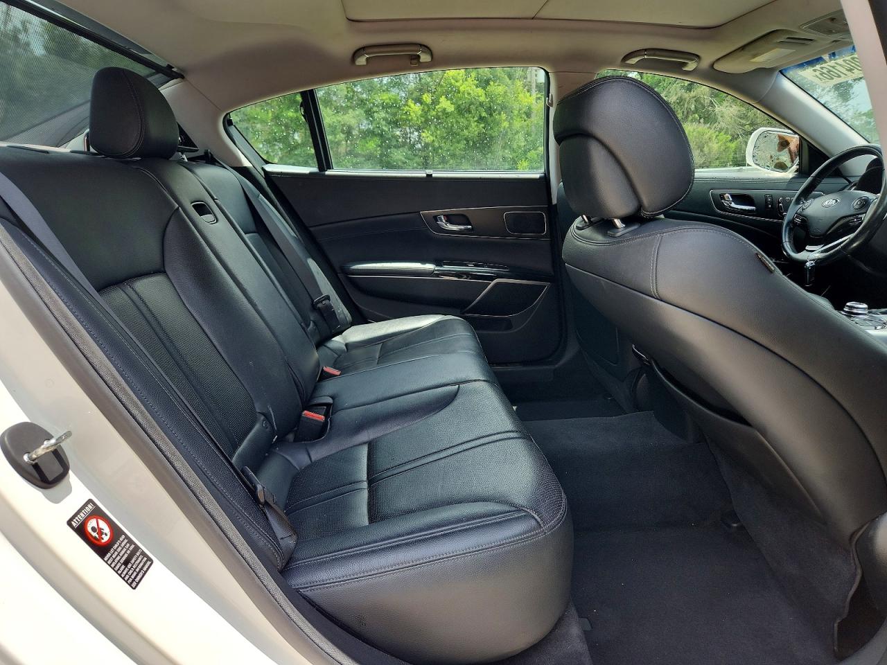 2015 Kia K900 Premium White vin: KNALU4D46F6024702