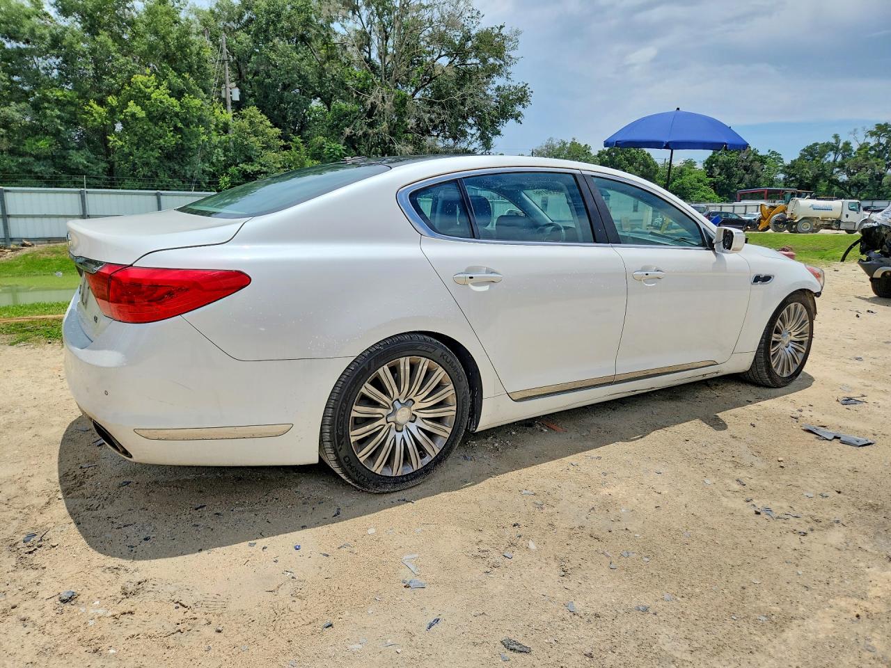 2015 Kia K900 Premium White vin: KNALU4D46F6024702