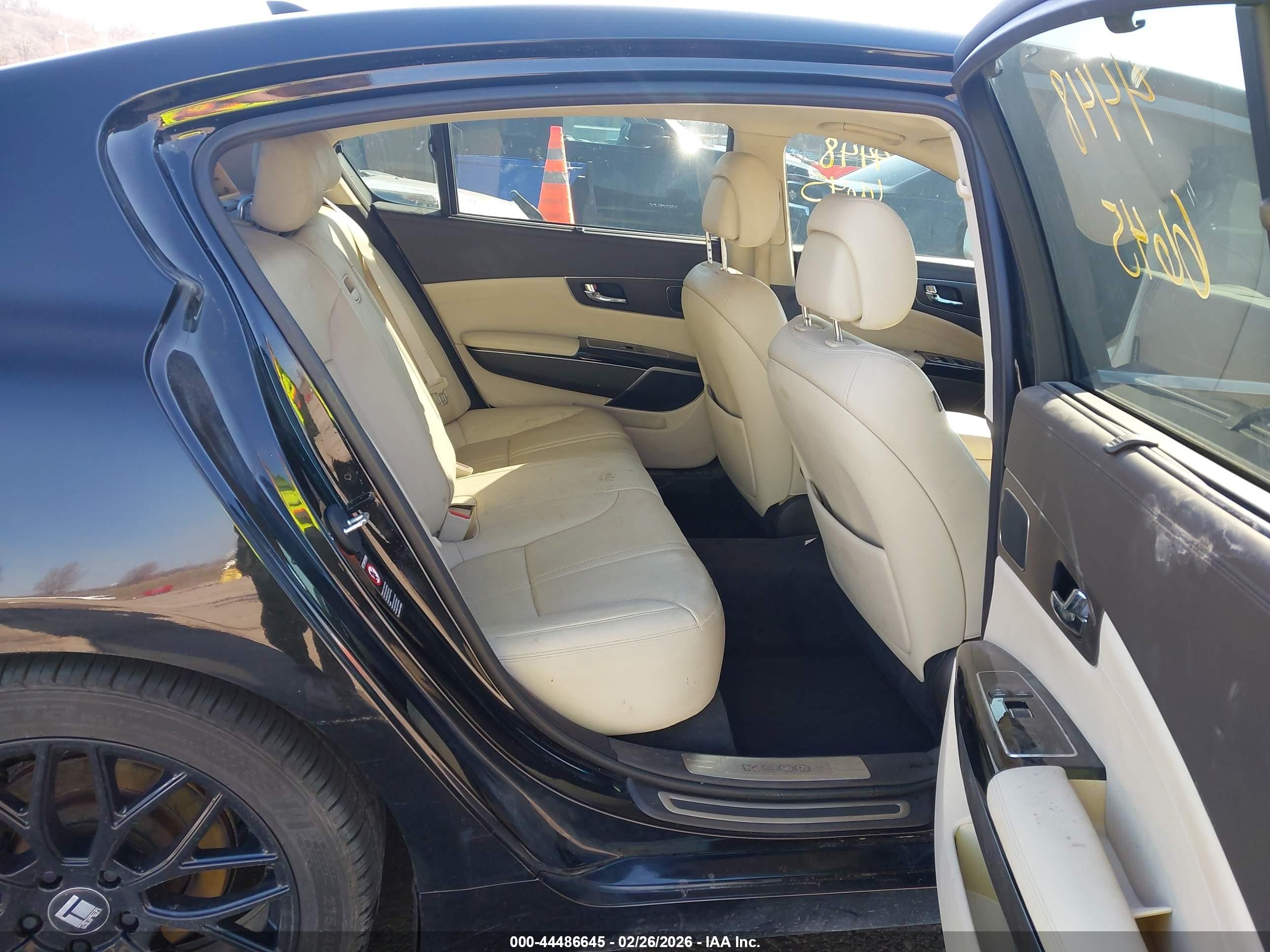 2015 Kia K900 Premium Черный vin: KNALU4D4XF6024511
