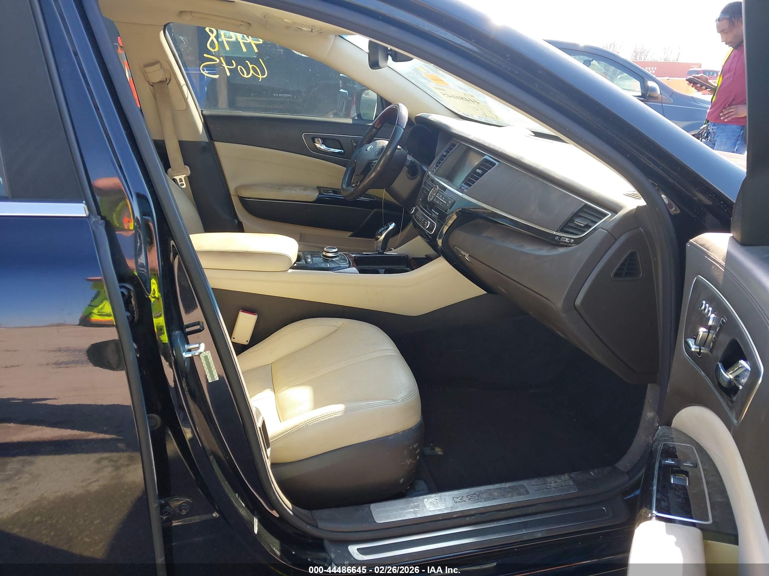 2015 Kia K900 Premium Черный vin: KNALU4D4XF6024511