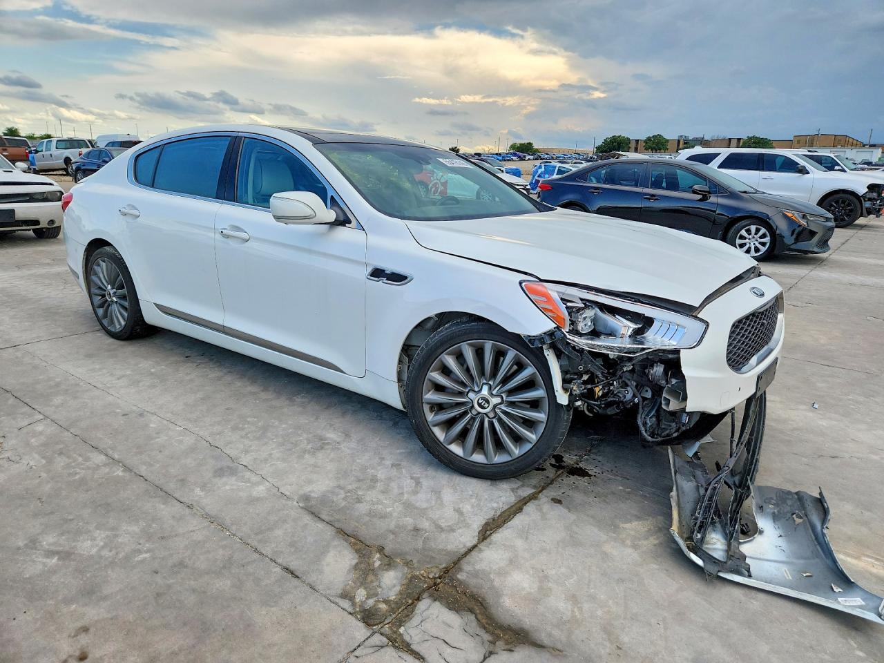 2015 Kia K900 Luxury White vin: KNALW4D41F6017487