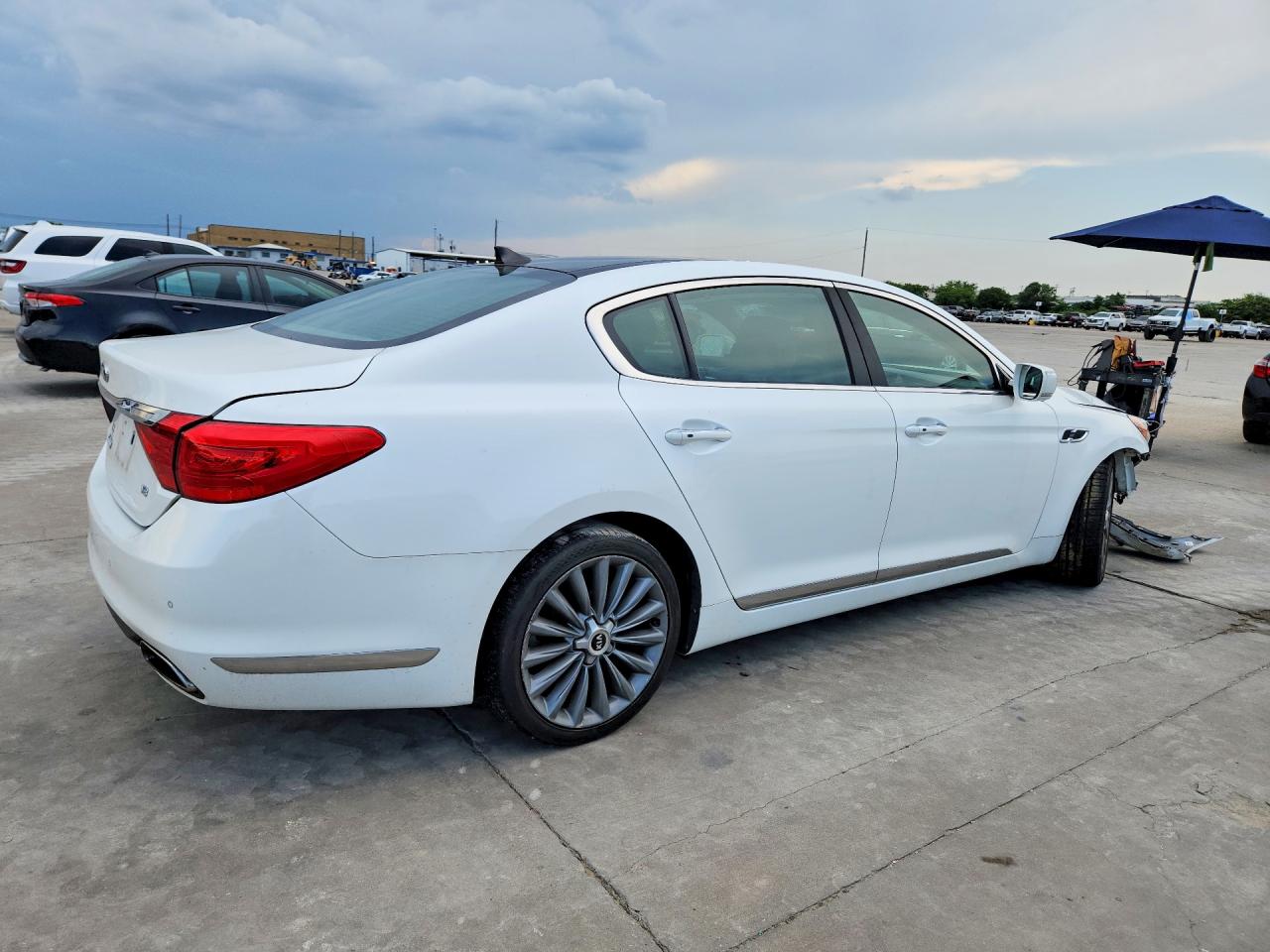 2015 Kia K900 Luxury White vin: KNALW4D41F6017487