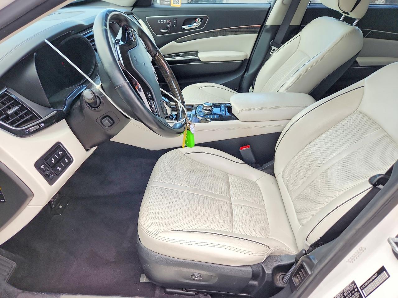 2015 Kia K900 Luxury White vin: KNALW4D41F6017487