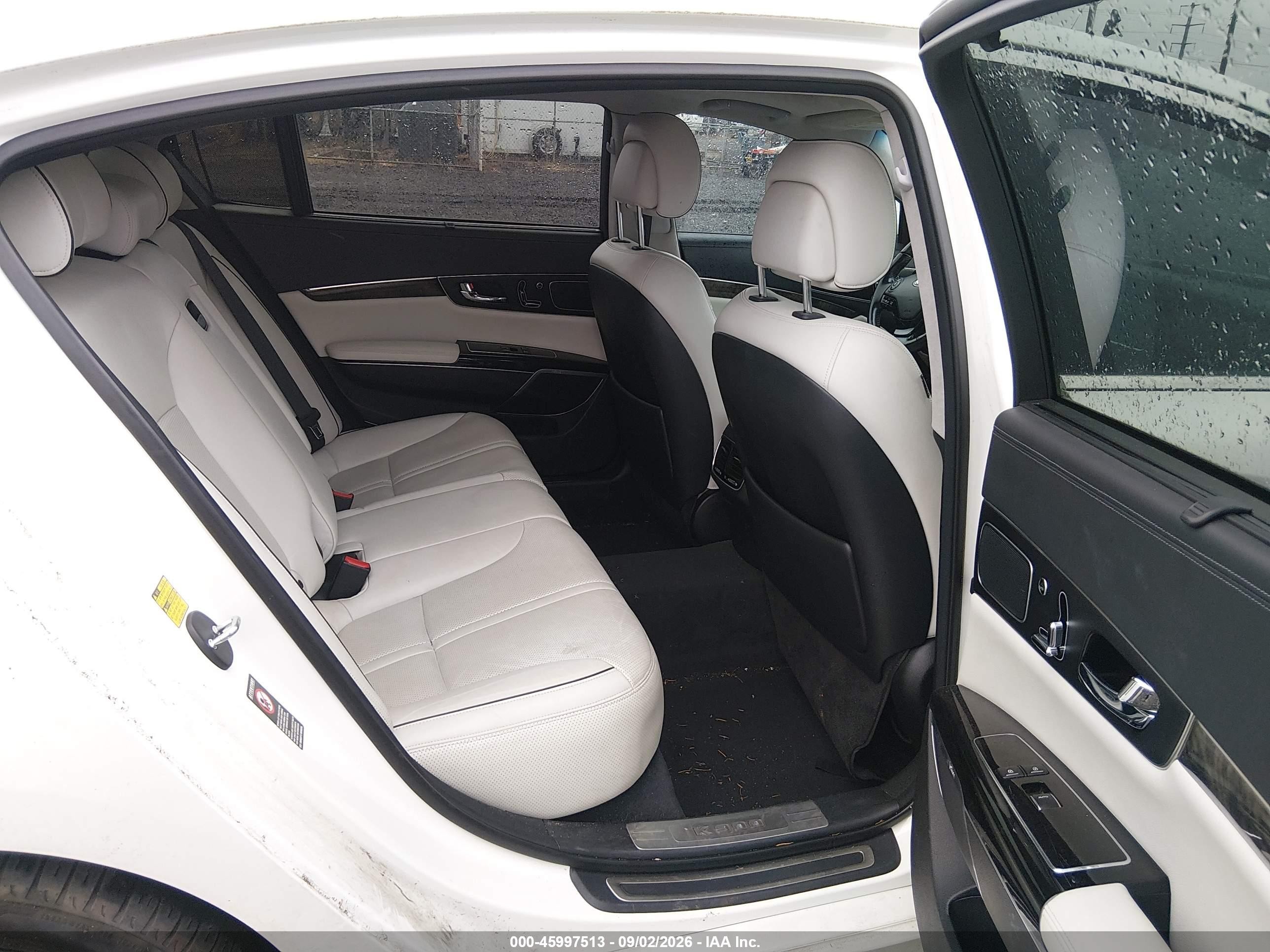 2015 Kia K900 Luxury White vin: KNALW4D42F6017644