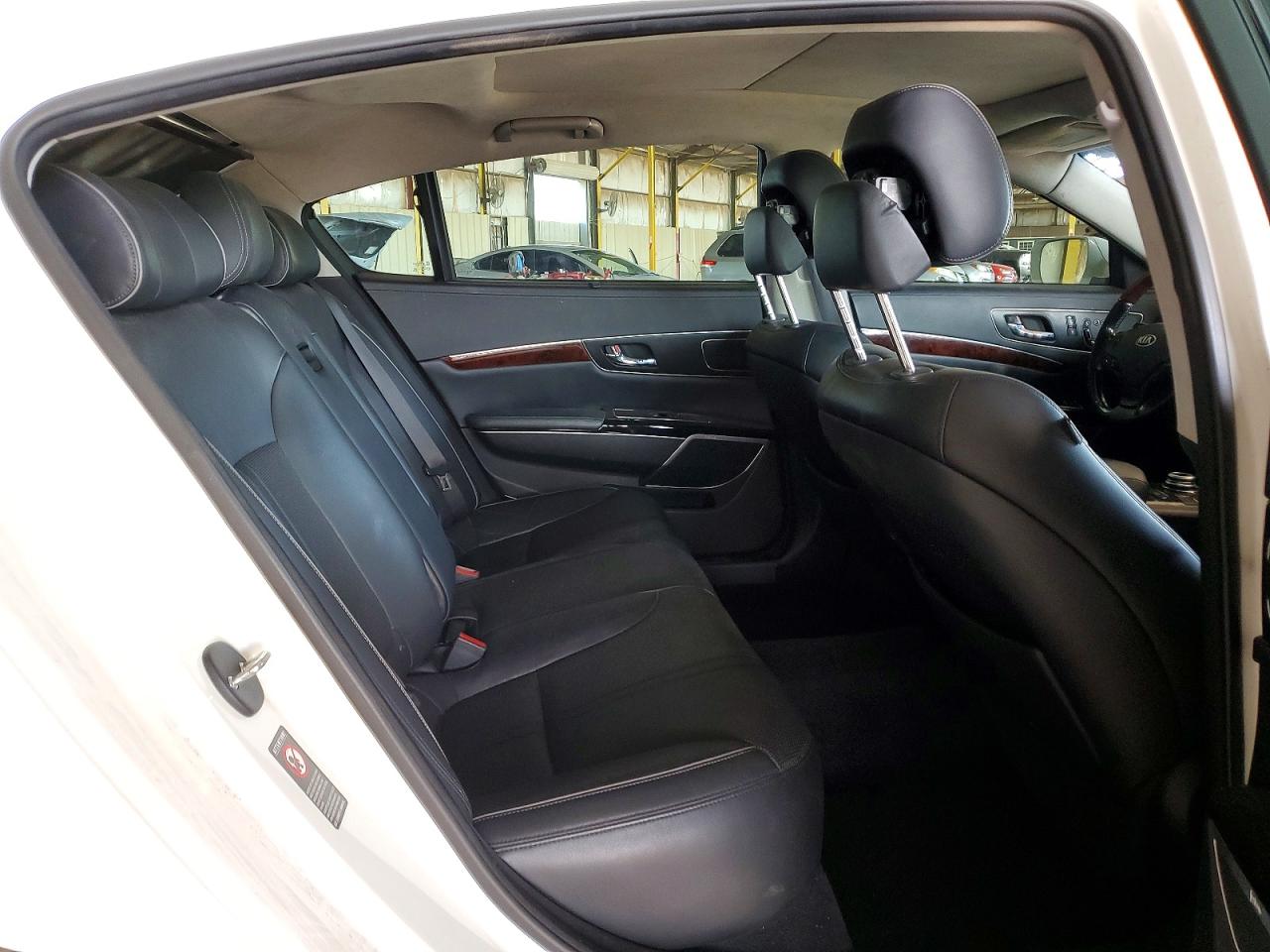 2015 Kia K900 Luxury White vin: KNALW4D43F6022626