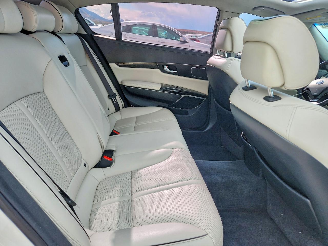 2015 Kia K900 Luxury Белый vin: KNALW4D45F6018089