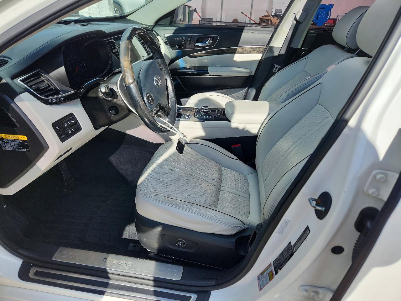 2015 Kia K900 Luxury Белый vin: KNALW4D45F6018089