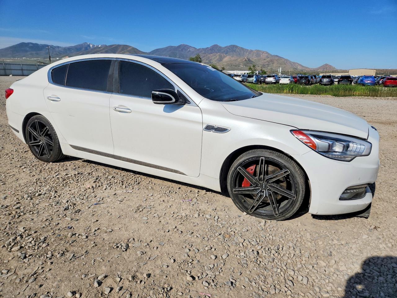 2015 Kia K900 Luxury White vin: KNALW4D45F6019890