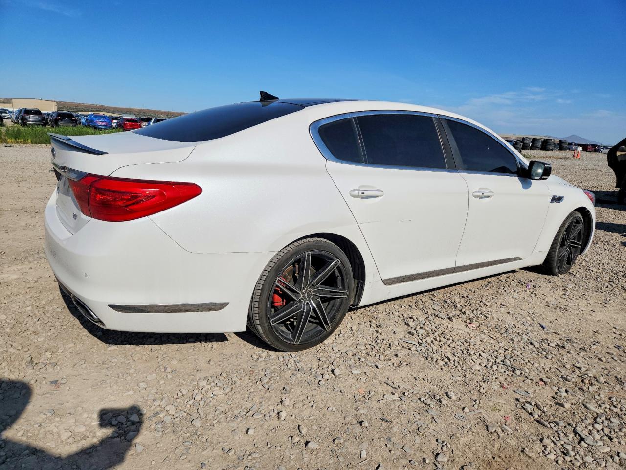 2015 Kia K900 Luxury White vin: KNALW4D45F6019890